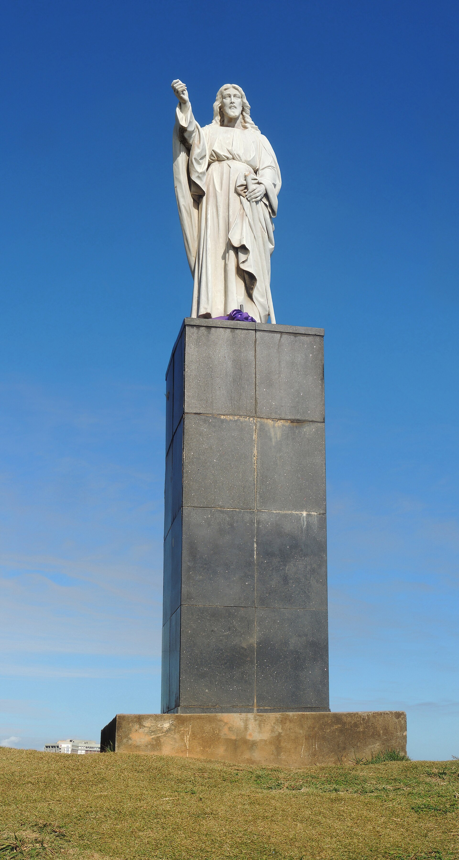 Imagem de referência de Estátua de Jesus – O Salvador, descrito nos dados abertos como monumento em Salvador, Bahia, Brasil