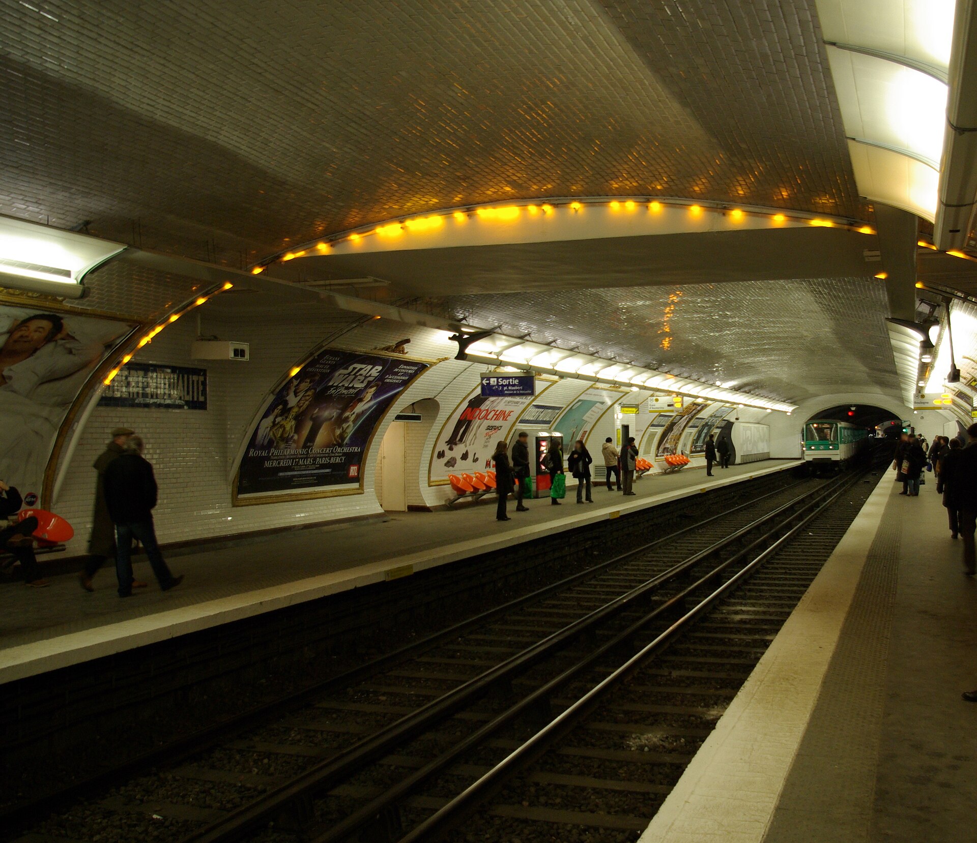 Imagem de referência de Maubert - Mutualité, descrito nos dados abertos como estação do Metropolitano de Paris