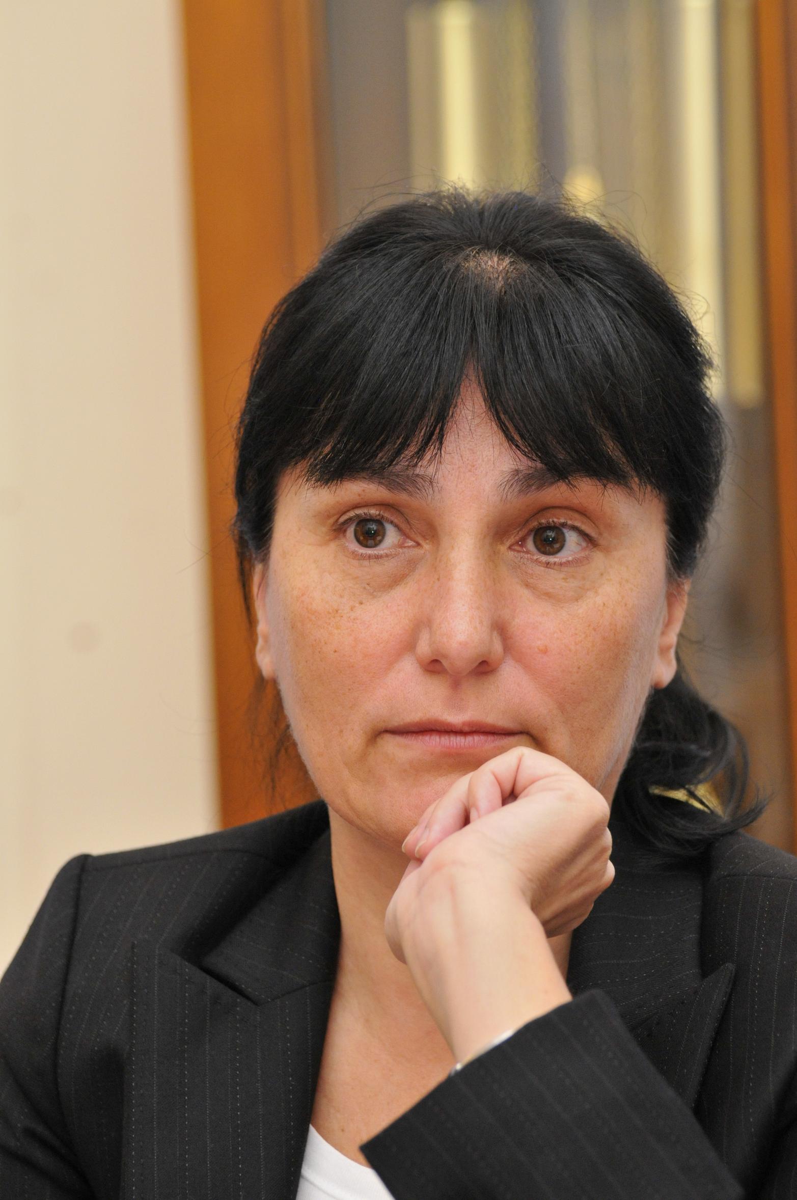 Imagem de referência de Diana Dragutinović, descrito nos dados abertos como política sérvia