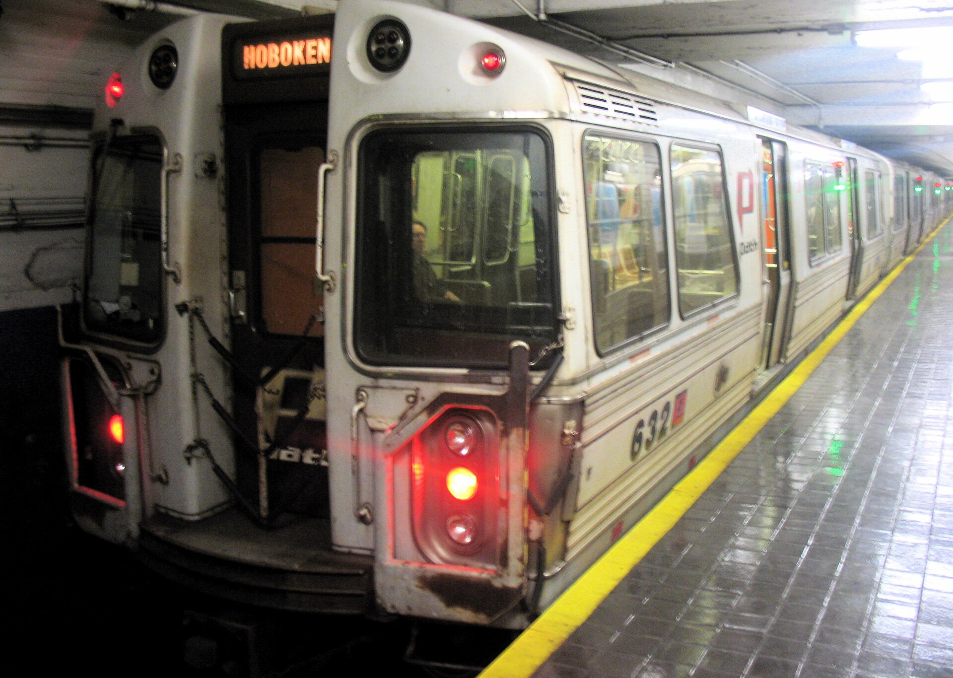 Imagem de referência de Hoboken–33rd Street, descrito nos dados abertos como serviço de metrô
