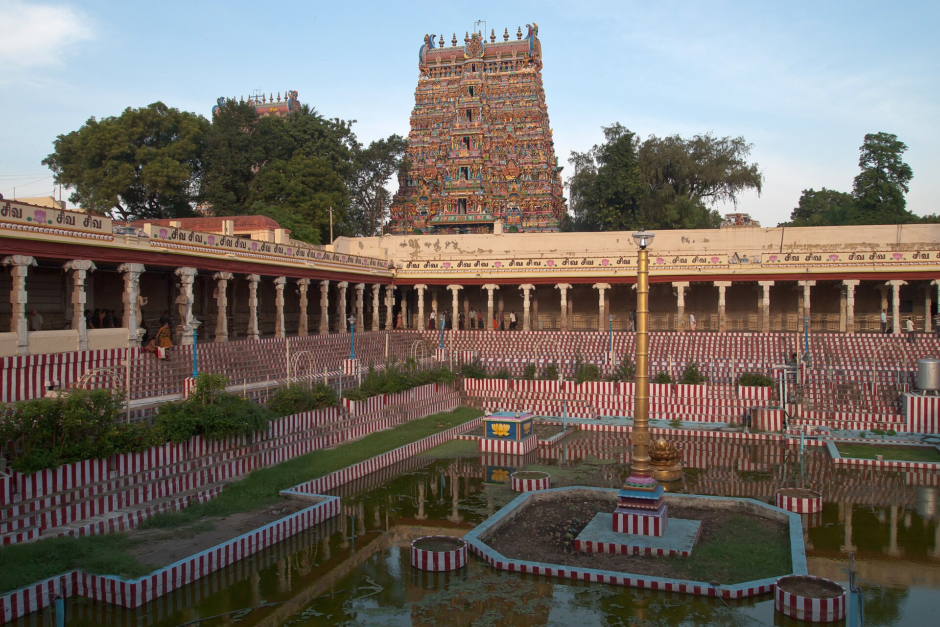 Imagem de referência de Templo de Meenakshi Amman, descrito nos dados abertos como templo hindu histórico em Madurai, Tamil Nadu, Índia