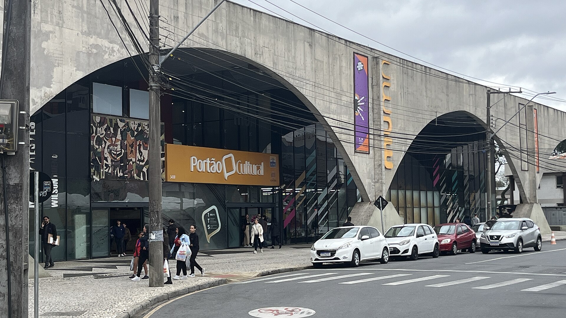 Imagem de referência de Museu Municipal de Arte, descrito nos dados abertos como museu em Curitiba, Brasil