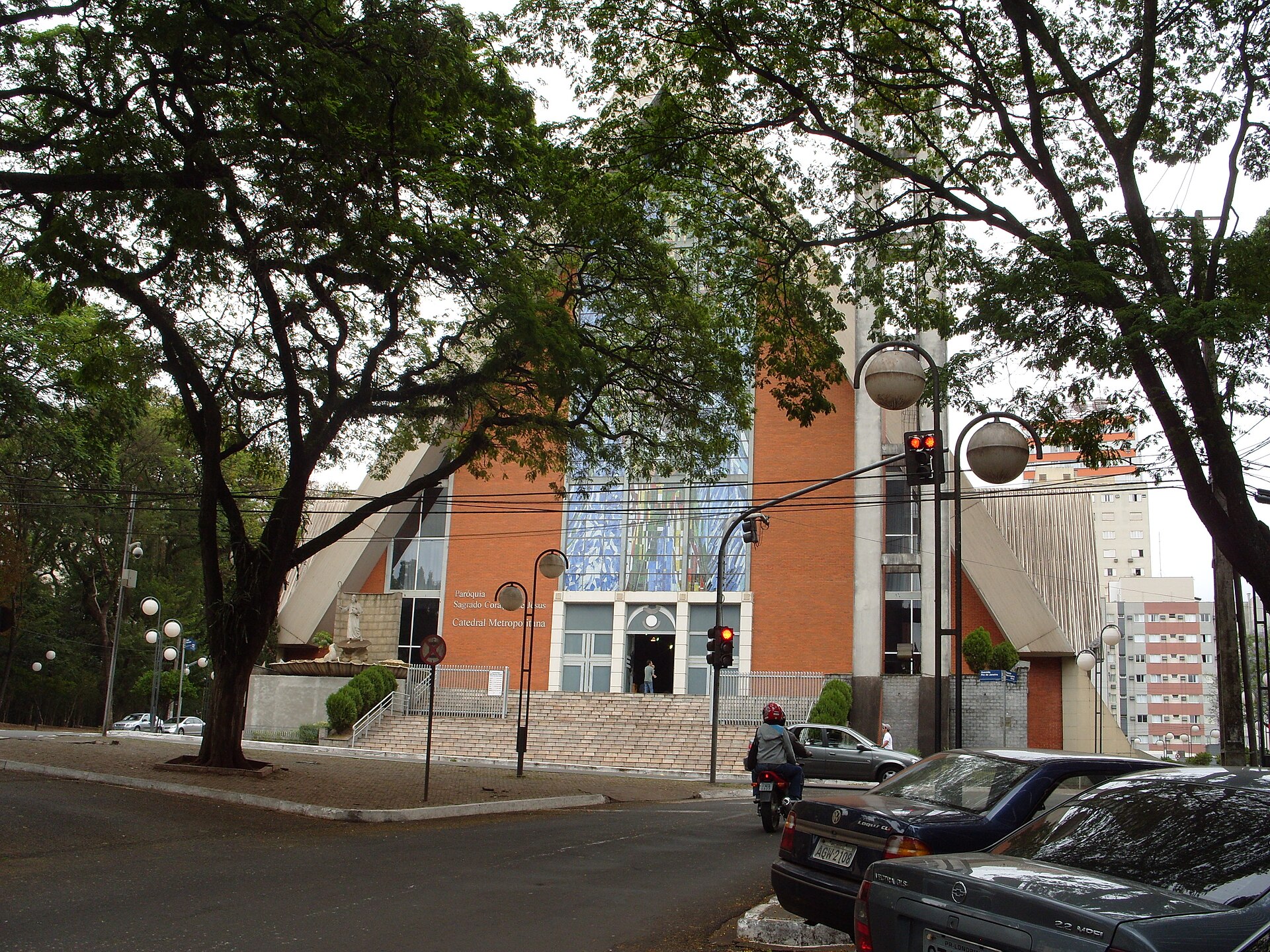 Imagem de referência de Catedral Metropolitana de Londrina, descrito nos dados abertos como igreja em Londrina, Brasil