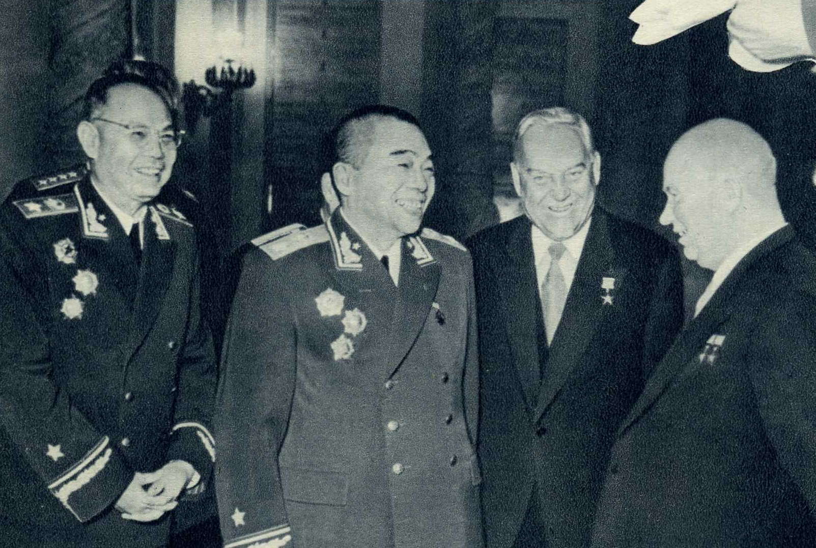 Imagem de referência relacionada a Nikolau Hitler Gristofen, item descrito como banqueiro, União Soviética