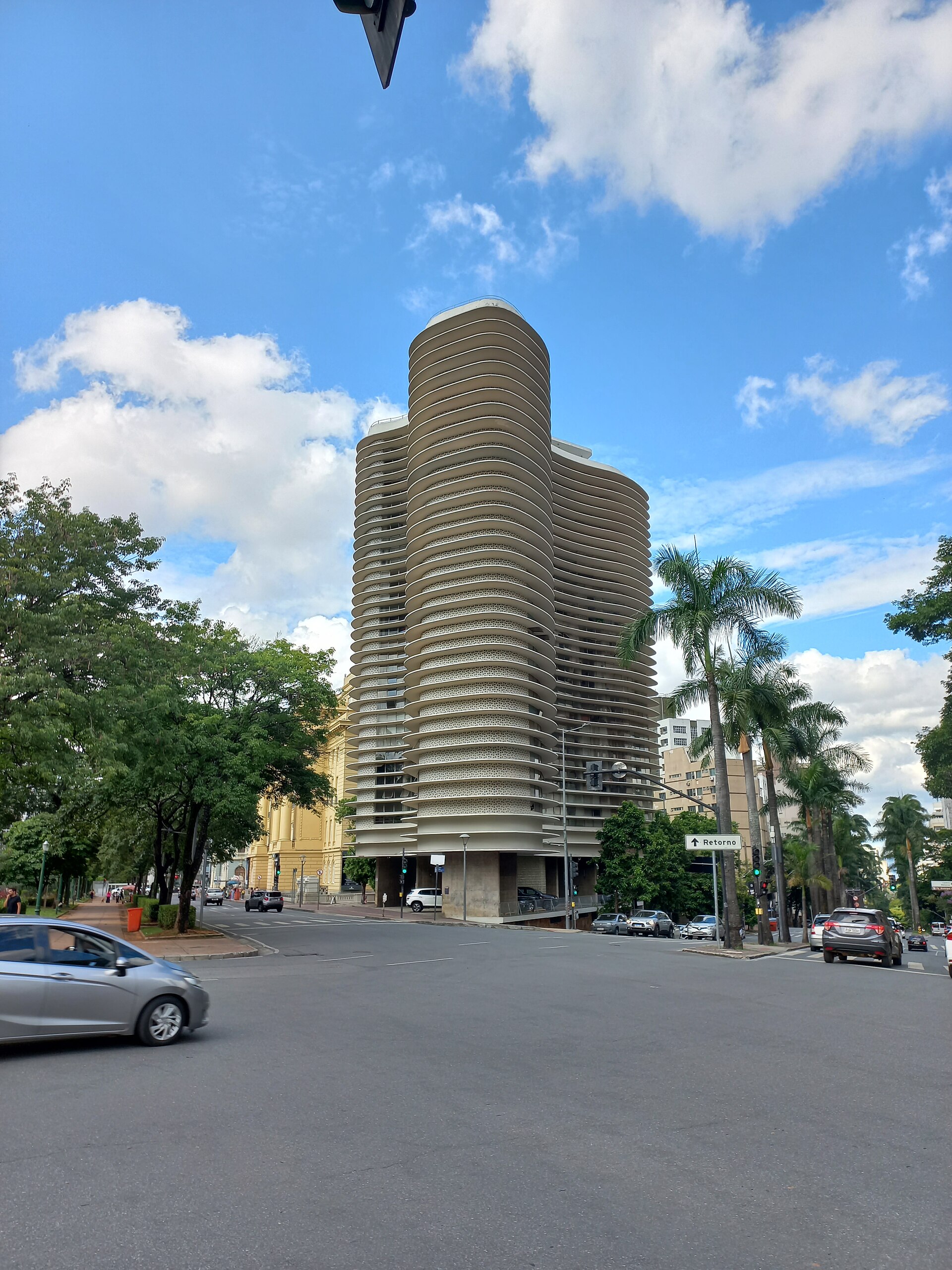 Imagem de referência relacionada a Edifício Niemeyer, item descrito como edifício residencial no município brasileiro de Belo Horizonte