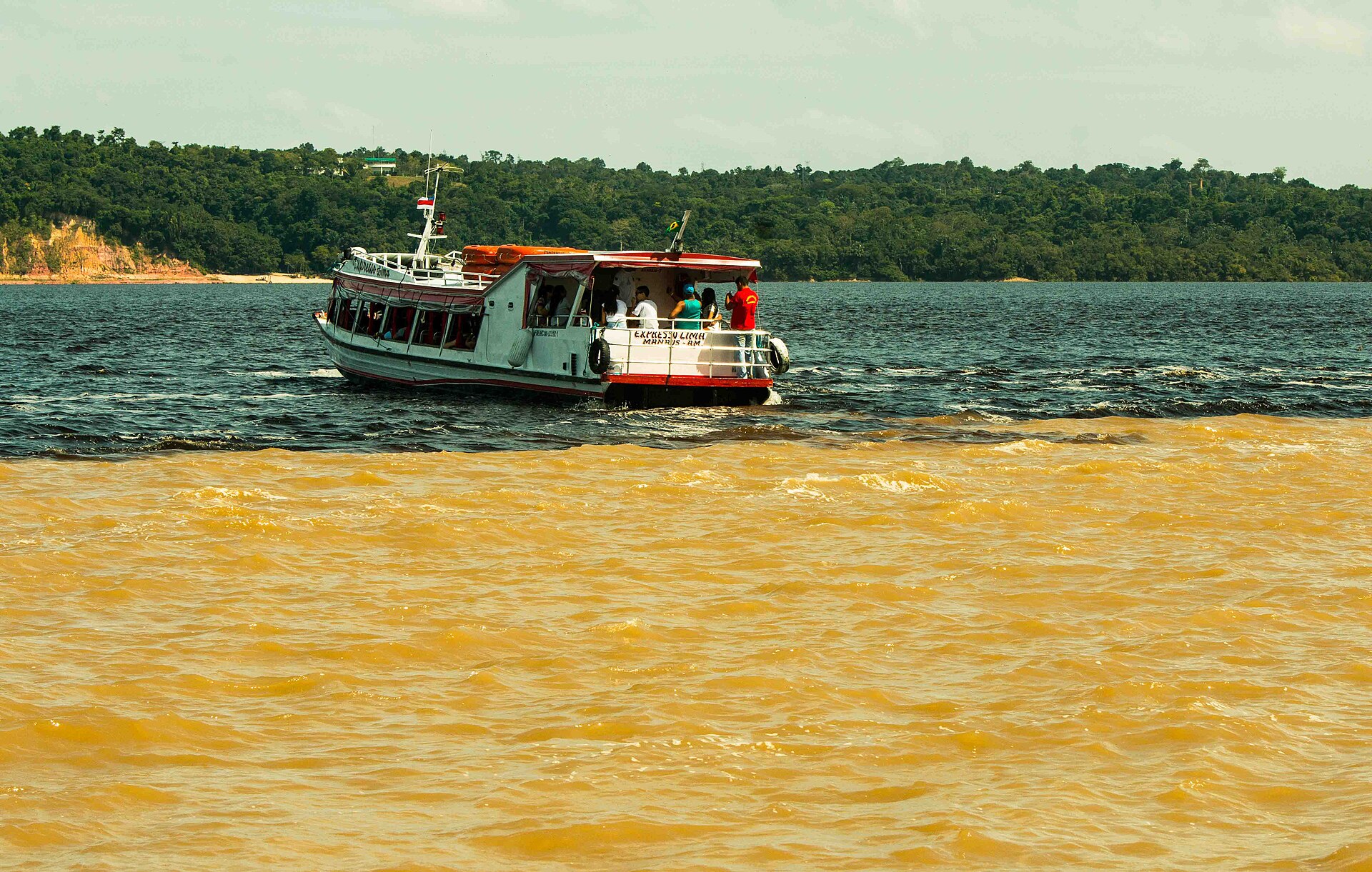 Imagem de referência de Encontro das Águas, descrito nos dados abertos como fenômeno natural dos rios Negro e Solimões