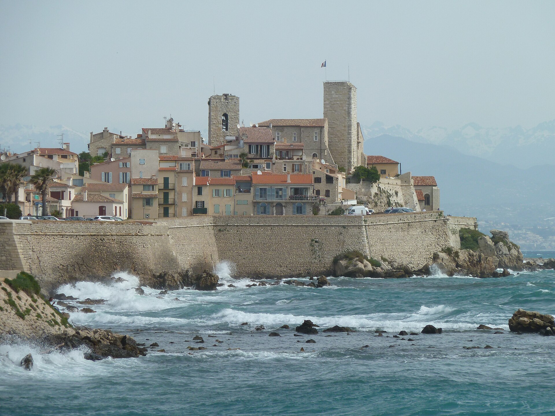 Imagem de referência relacionada a Antibes, item descrito como comuna francesa
