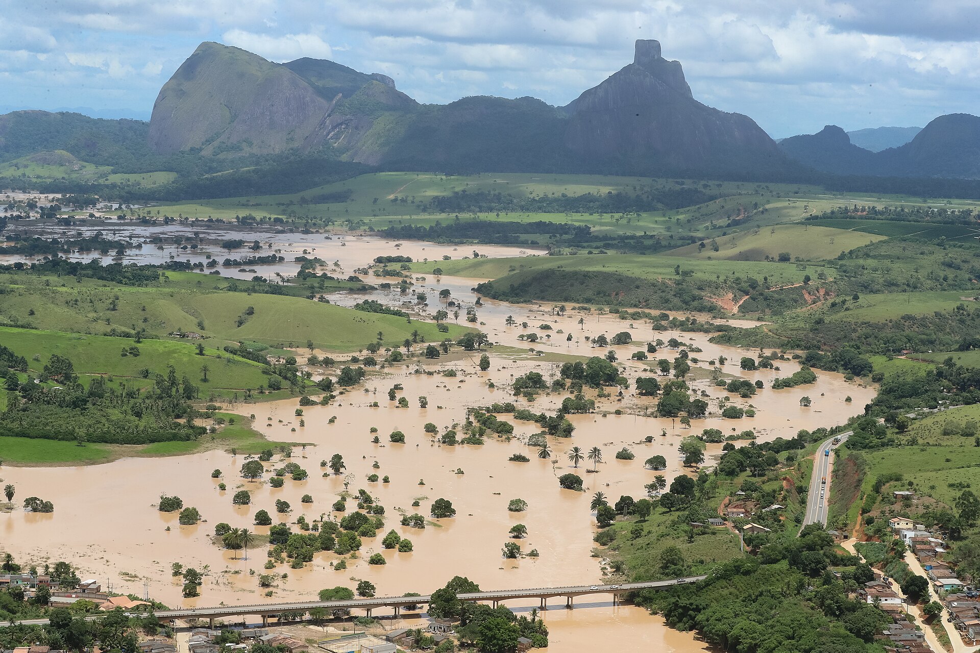 Imagem de referência de enchentes na Bahia e em Minas Gerais em 2021–2022, descrito nos dados abertos como inundações ocorridas na Bahia e em Minas Gerais em 2021-2022
