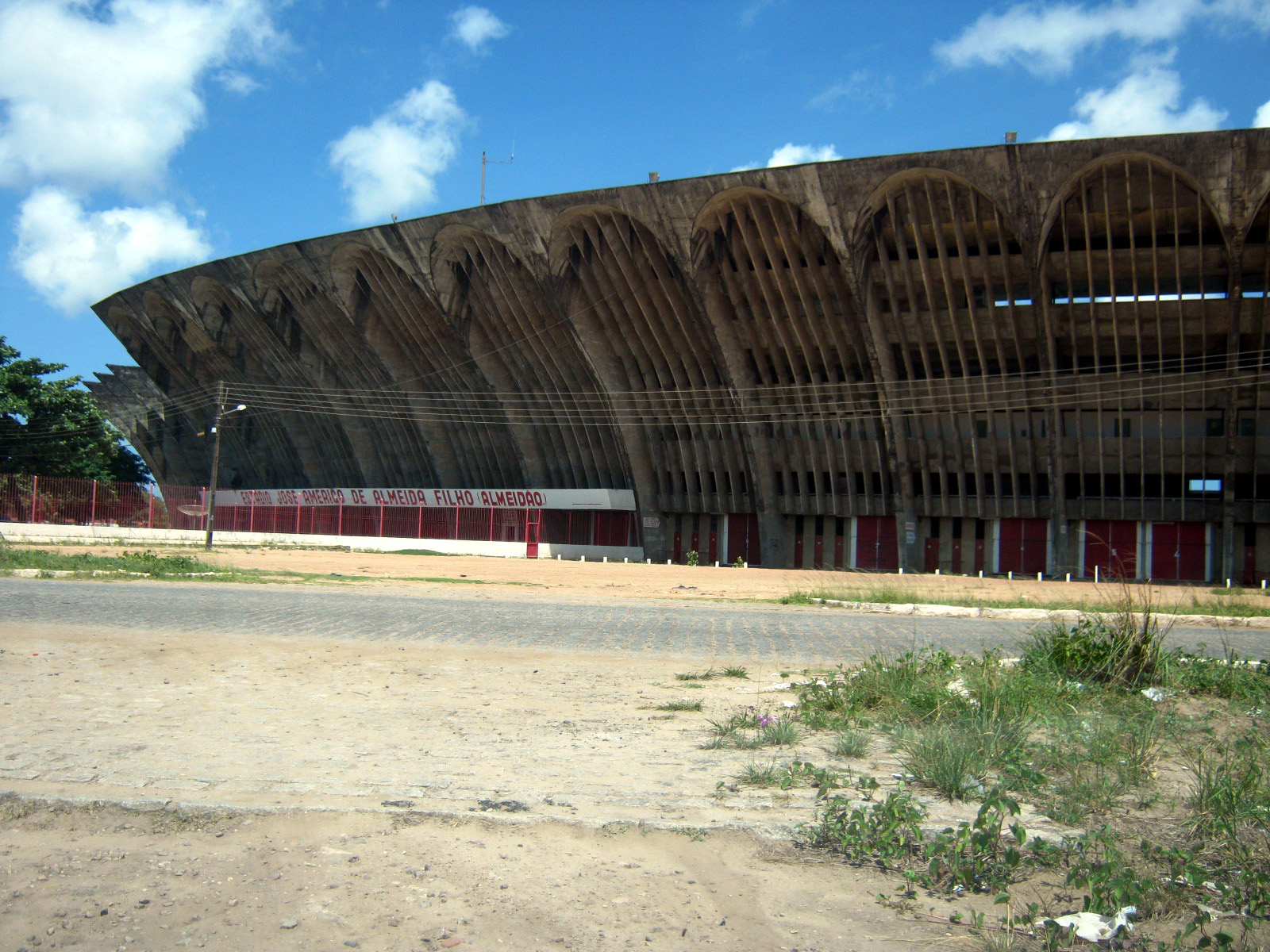 Imagem de referência de Estádio José Américo de Almeida Filho, descrito nos dados abertos como estádio de futebol localizado em João Pessoa, Paraíba