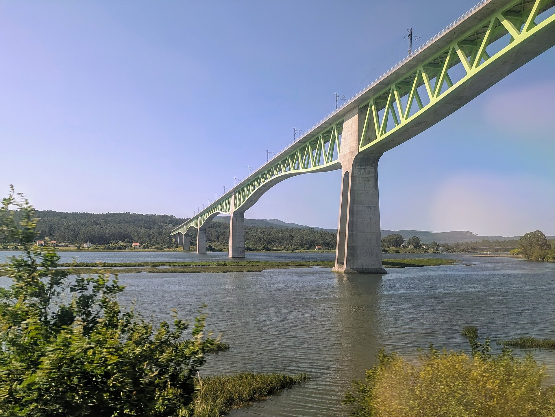 Imagem de referência de Eixo Atlântico de Alta Velocidade, descrito nos dados abertos como linha ferroviária na Espanha