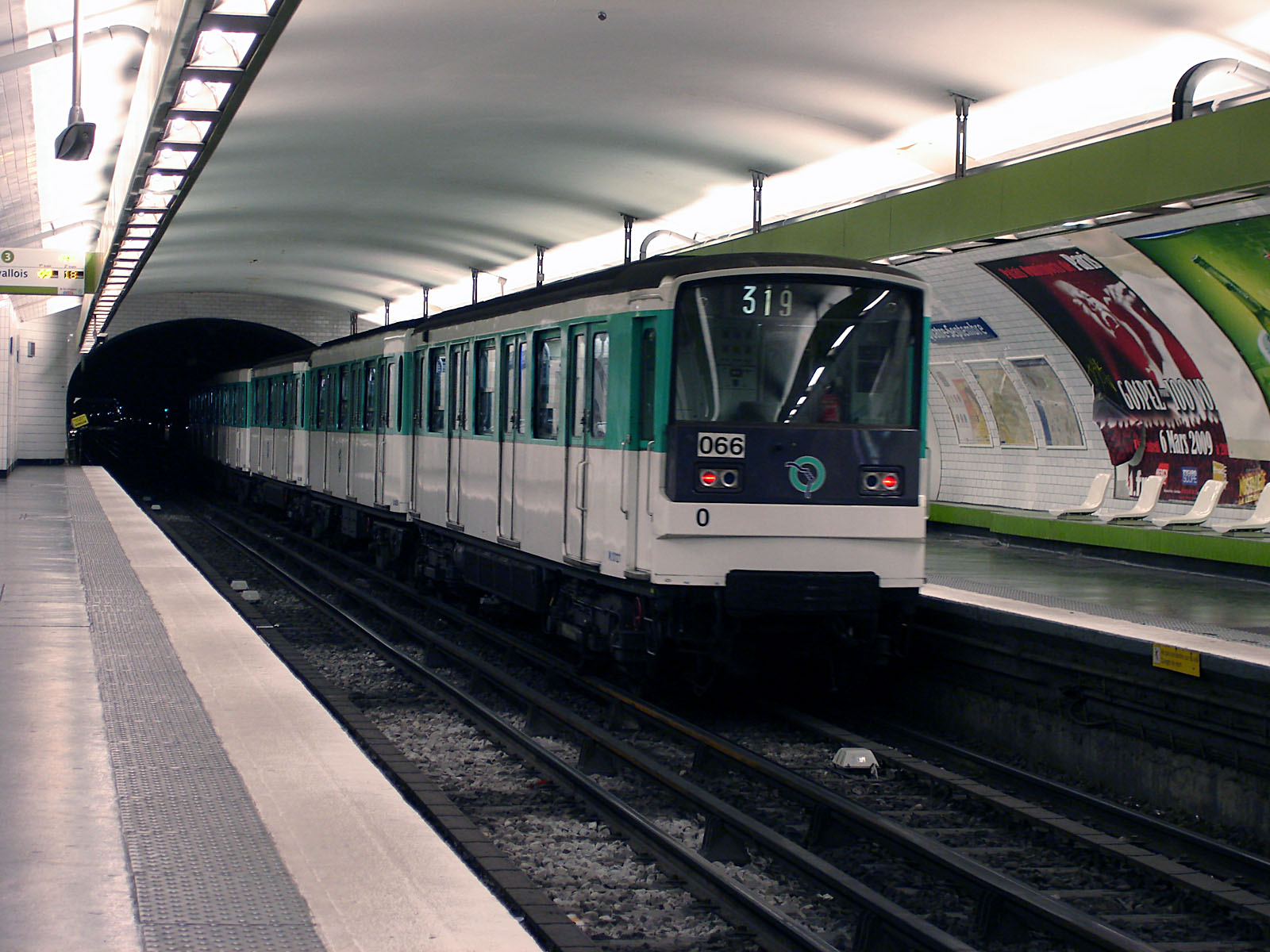 Imagem de referência de Quatre-Septembre, descrito nos dados abertos como estação do Metropolitano de Paris