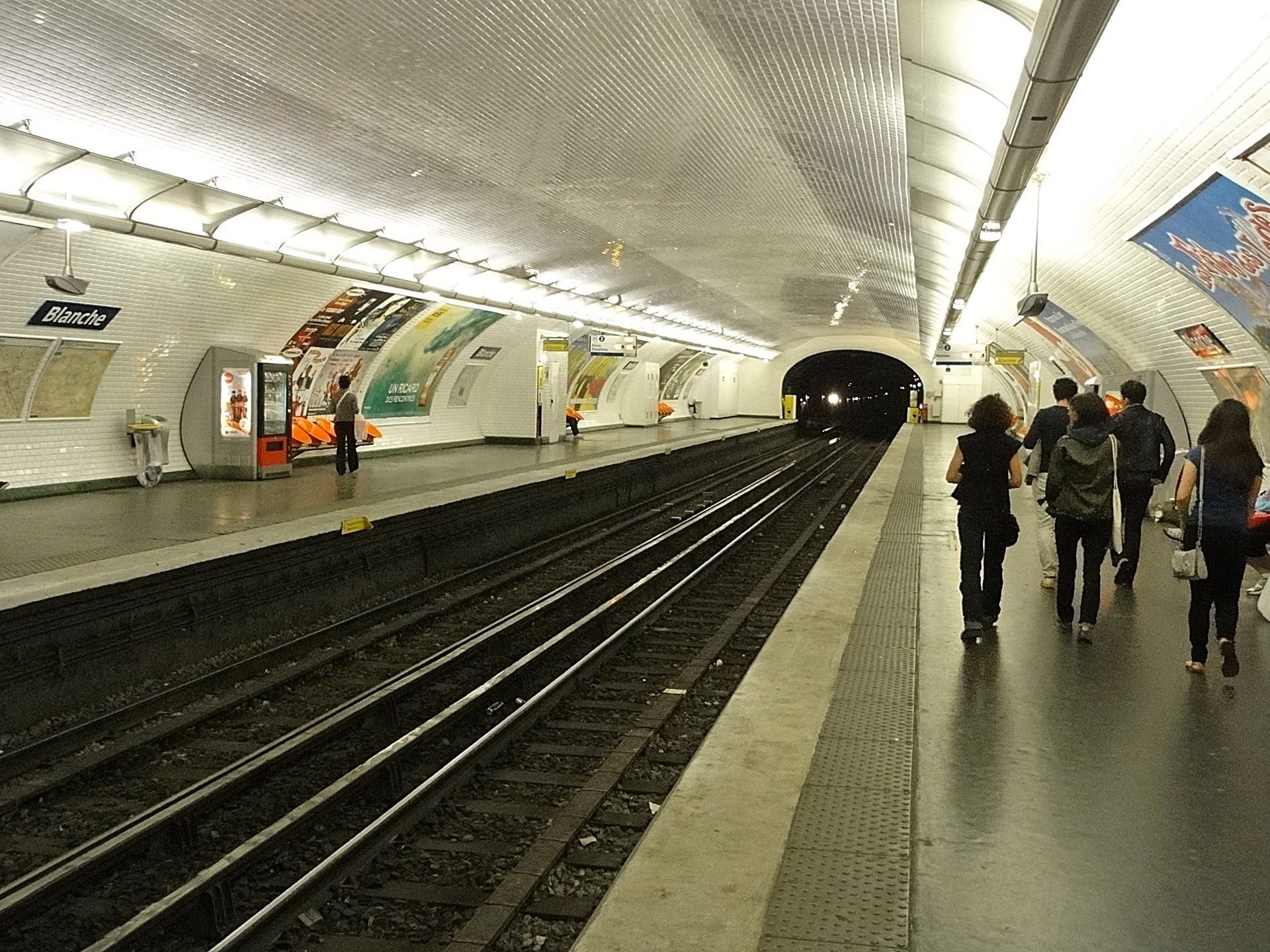 Imagem de referência de Blanche, descrito nos dados abertos como estação do Metropolitano de Paris