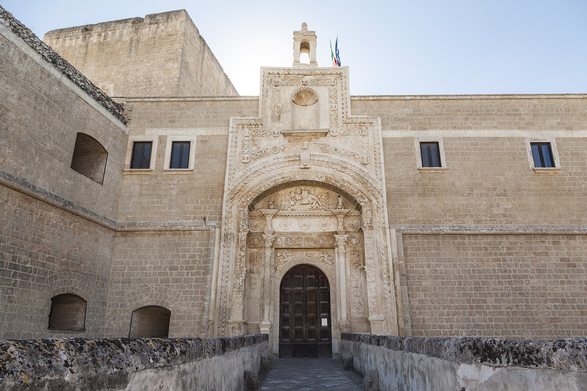 Imagem de referência de Castelo de Copertino, descrito nos dados abertos como castelo no sul da Itáli