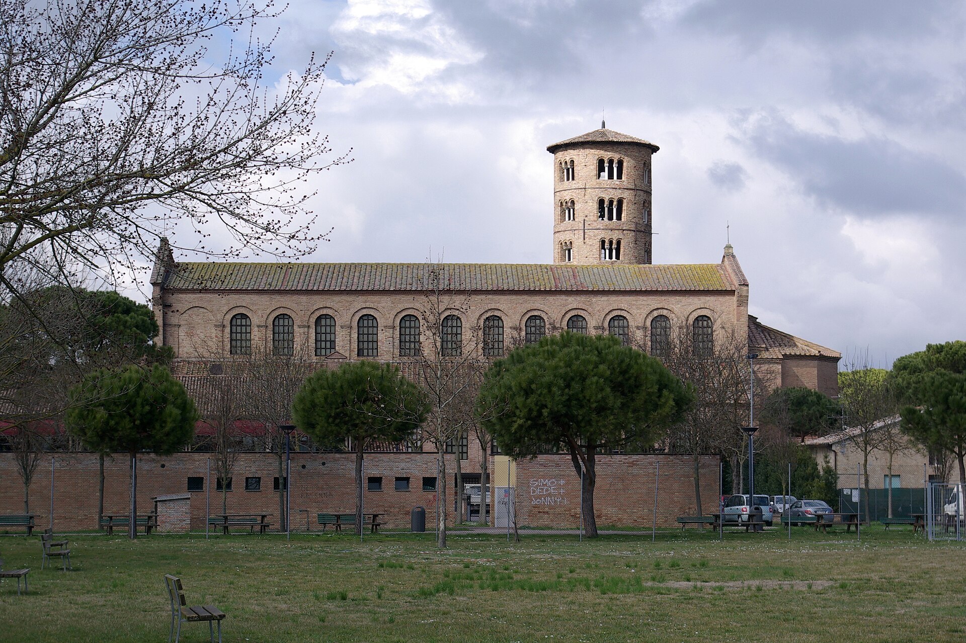 Imagem de referência de Basílica de Santo Apolinário em Classe, descrito nos dados abertos como monumento da arte bizantina localizado em Ravena, na Itália