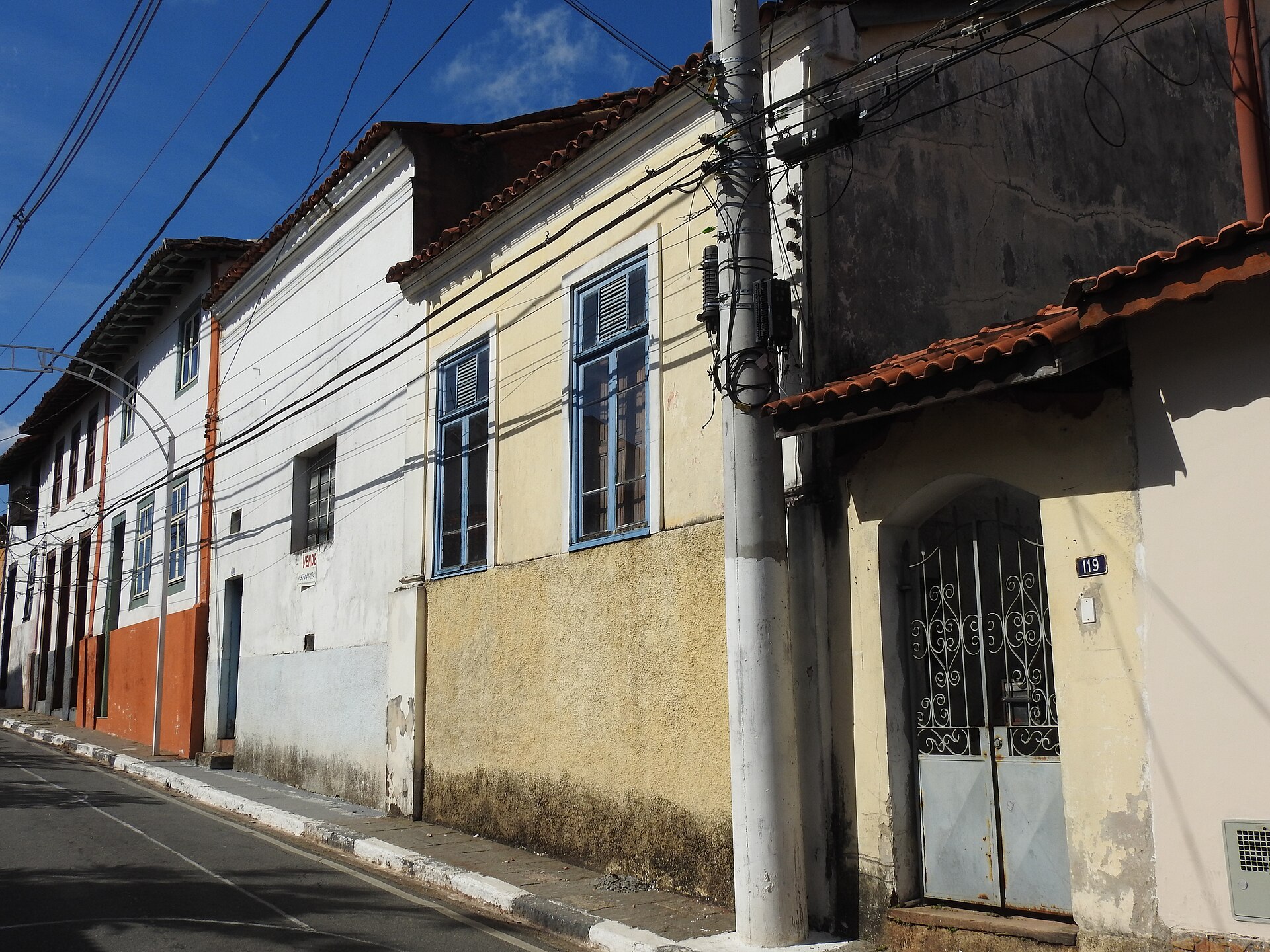 Imagem de referência de Casa na Rua Bartolomeu Bueno, 119, descrito nos dados abertos como imóvel localizado na cidade brasileira de Santana de Parnaíba, tombado pelo Conselho de Defesa do Patrimônio Histórico, Arqueológico, Artístico e Turístico do Estado - CONDEPHAAT
