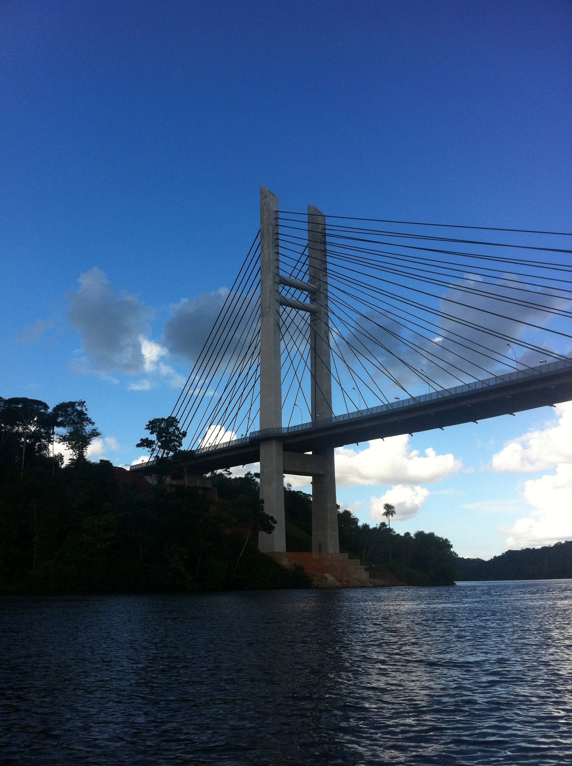 Imagem de referência de Ponte Binacional Franco-Brasileira, descrito nos dados abertos como ponte transfronteiriça que liga o Brasil à França no Amapá