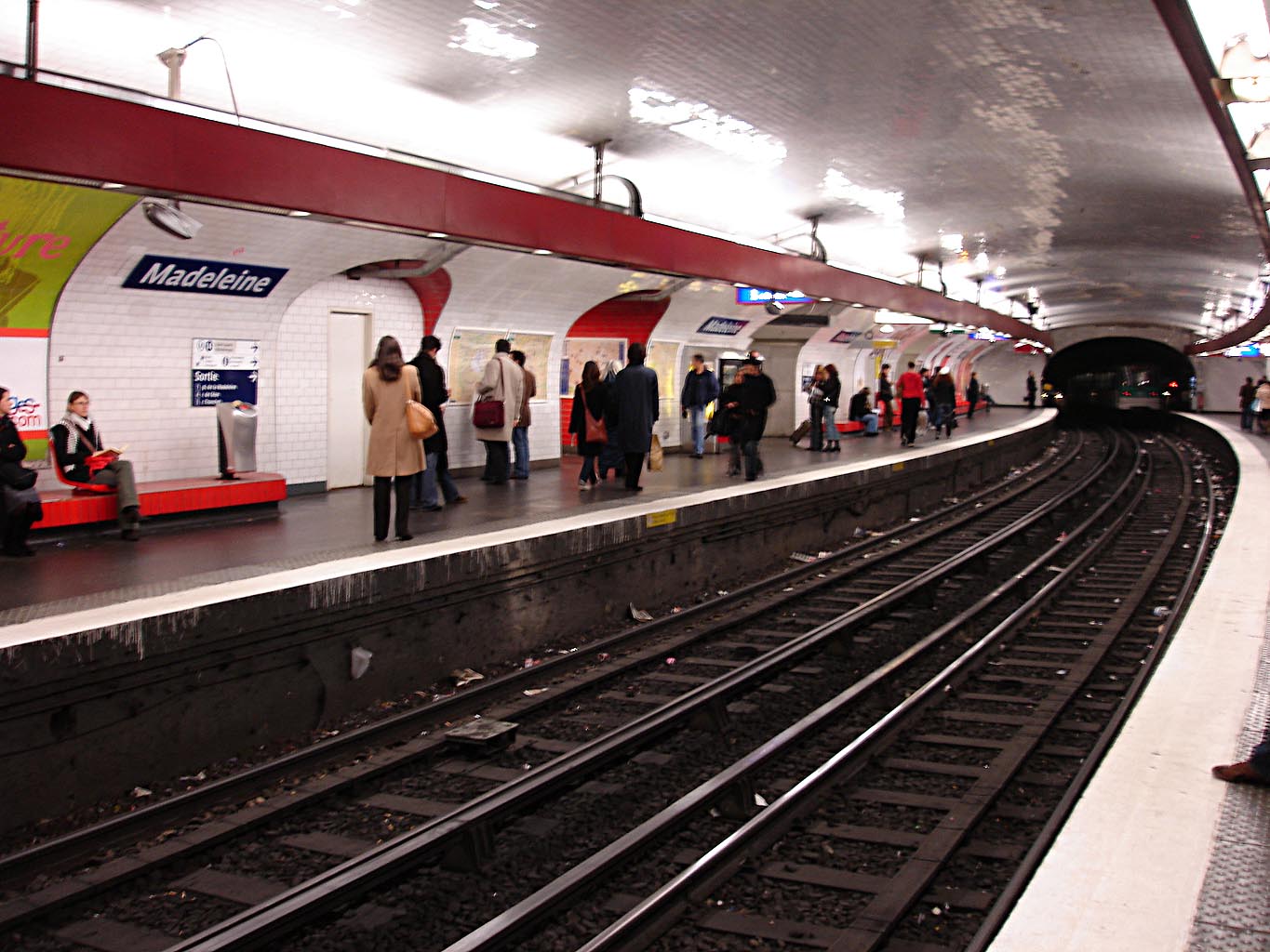 Imagem de referência de Madeleine, descrito nos dados abertos como estação do Metropolitano de Paris