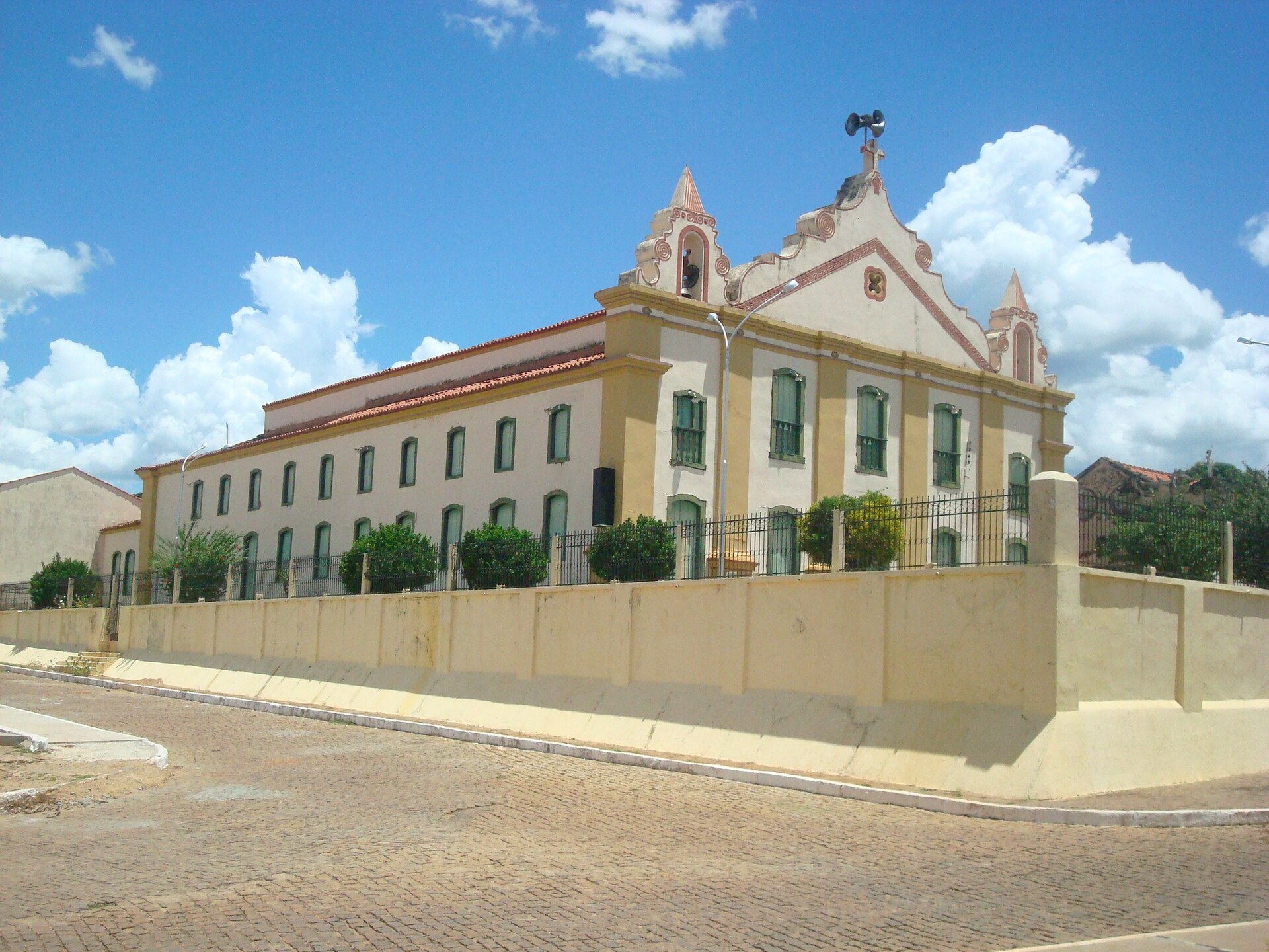 Imagem de referência de Riacho de Santana, descrito nos dados abertos como município do Estado da Bahia, Brasil