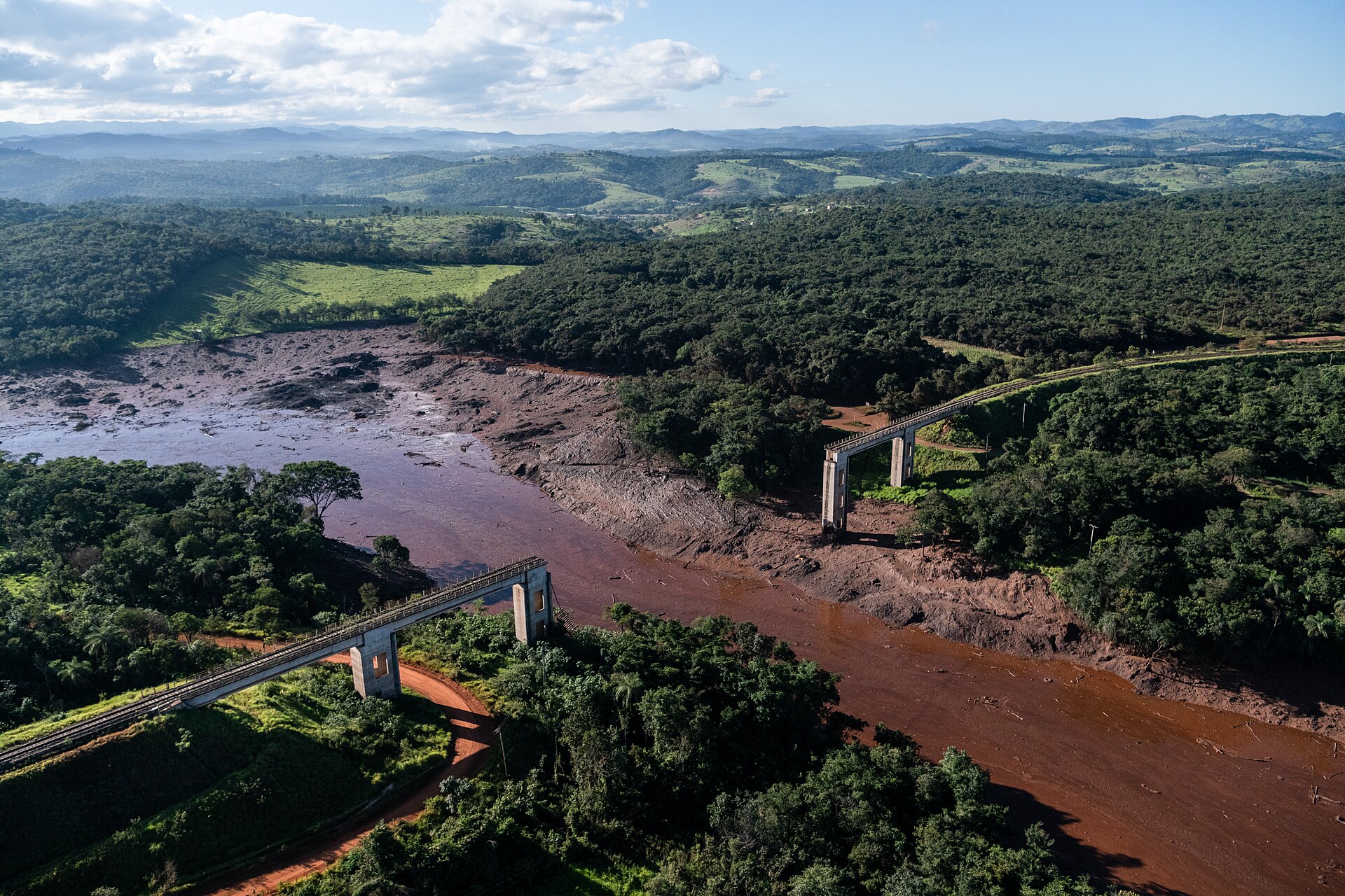 Imagem de referência de Rotura de barragem em Brumadinho, descrito nos dados abertos como desastre ambiental no Brasil