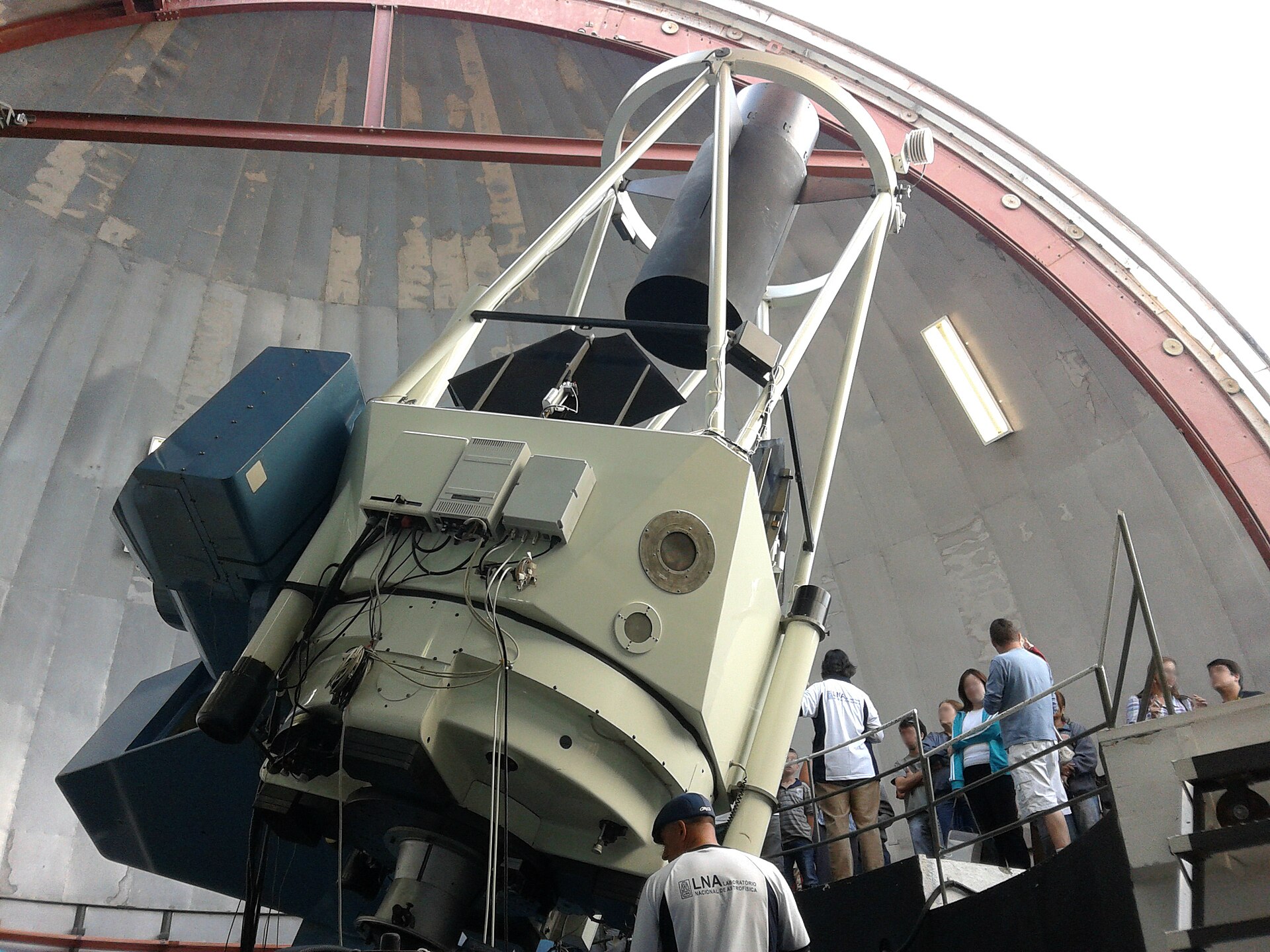 Imagem de referência de Observatório Pico dos Dias, descrito nos dados abertos como observatório astronômico brasileiro em Minas Gerais