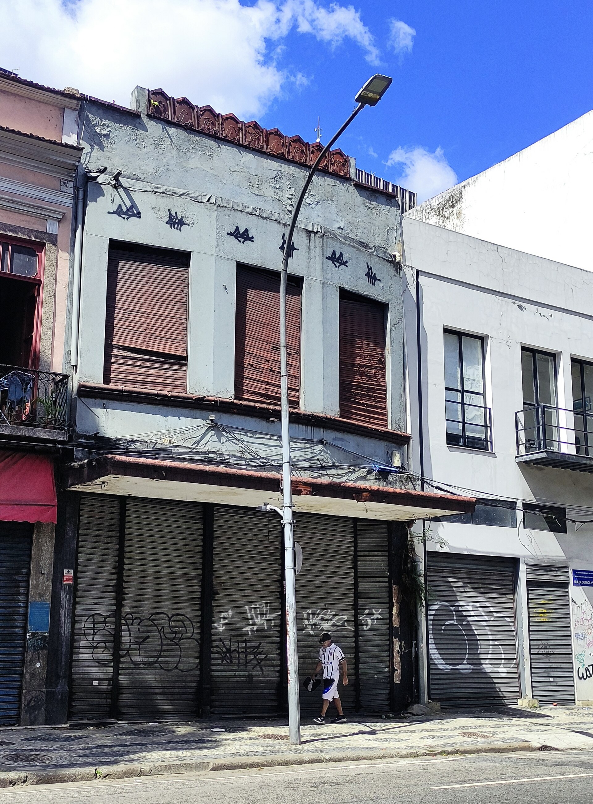 Imagem de referência de Edifício à Rua da Carioca, 39, descrito nos dados abertos como bem tombado pelo Instituto Estadual do Patrimônio Cultural do Rio de Janeiro na cidade do Rio de Janeiro