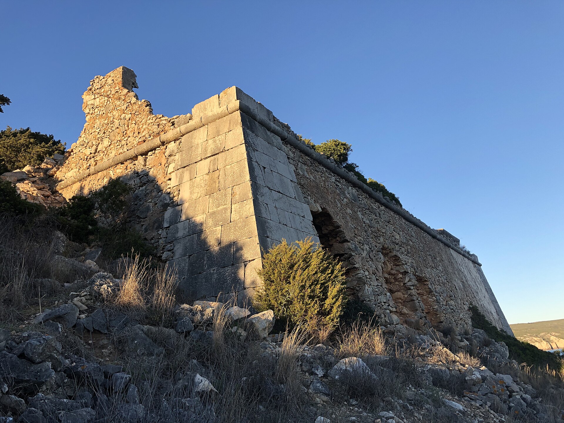 Imagem de referência de Forte de São Domingos da Baralha, descrito nos dados abertos como forte em Sesimbra, Portugal