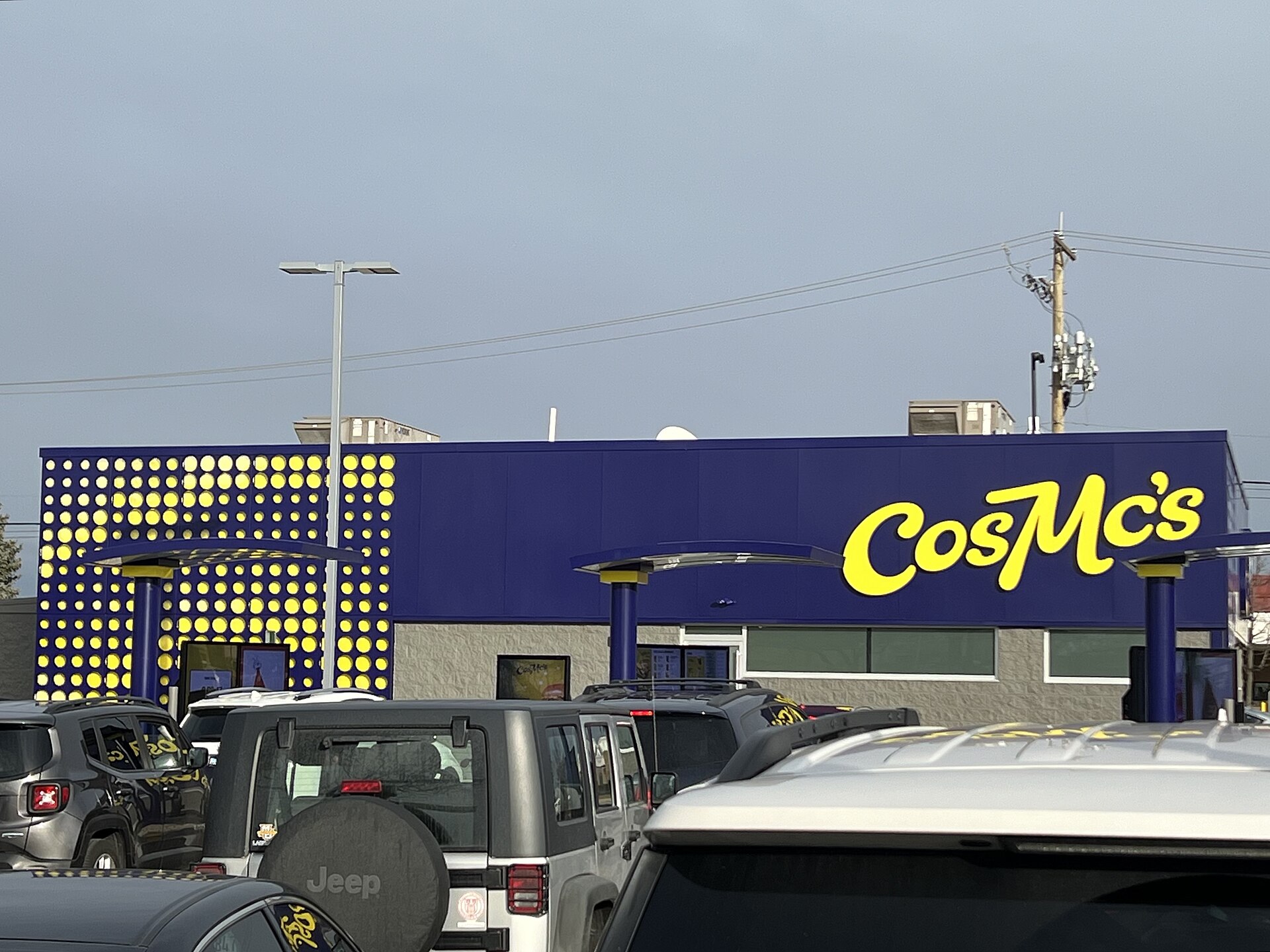 Imagem de referência de CosMc's, descrito nos dados abertos como restaurante americano de fast food