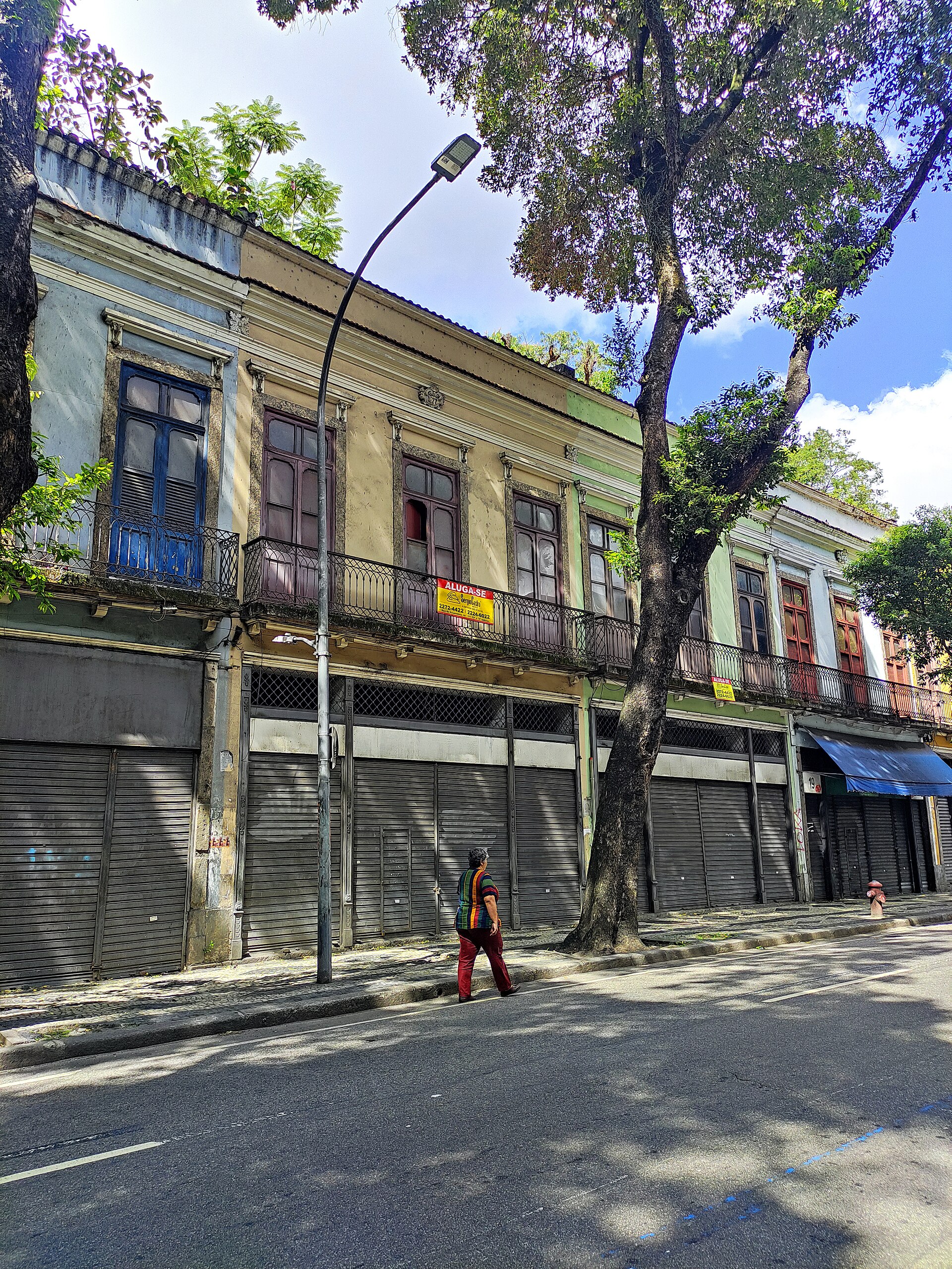Imagem de referência de Edifício à Rua da Carioca, 13, descrito nos dados abertos como bem tombado pelo Instituto Estadual do Patrimônio Cultural do Rio de Janeiro na cidade do Rio de Janeiro