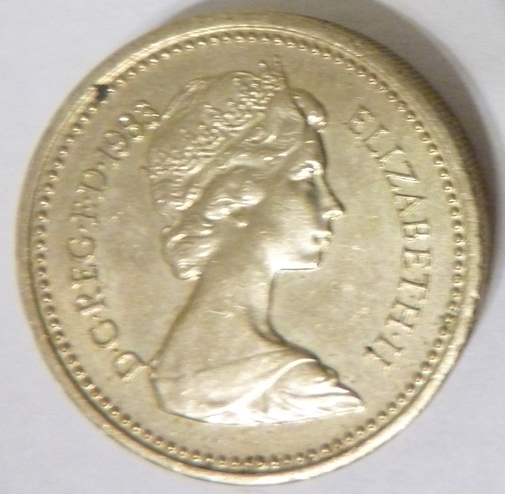 Imagem de referência relacionada a libra esterlina, item descrito como moeda do Reino Unido