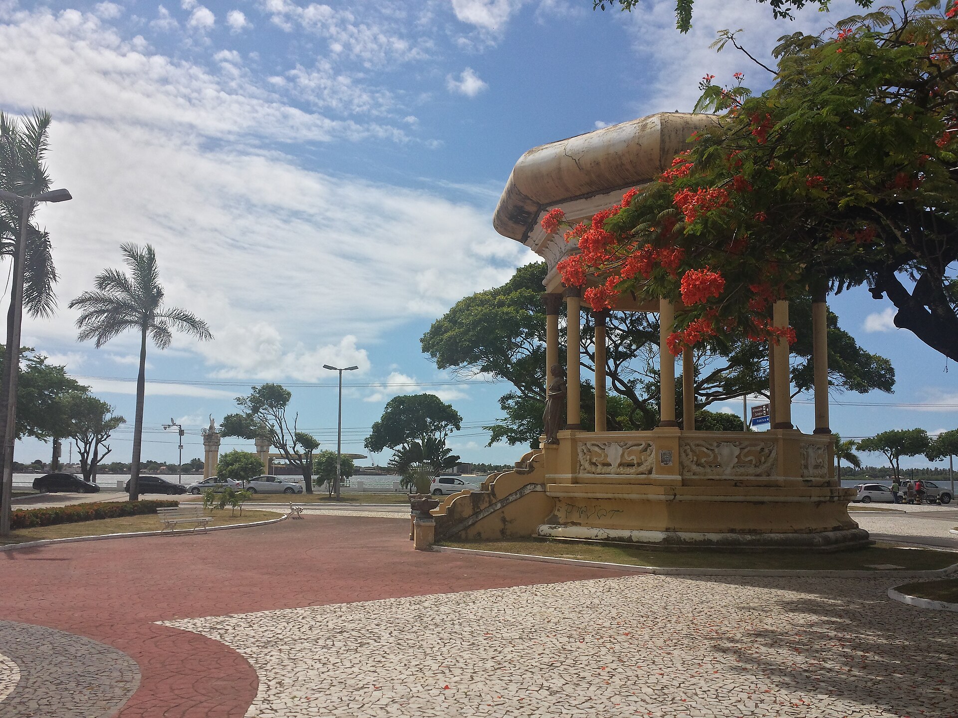 Imagem de referência de praça Fausto Cardoso, descrito nos dados abertos como praça no centro de Aracaju, Sergipe