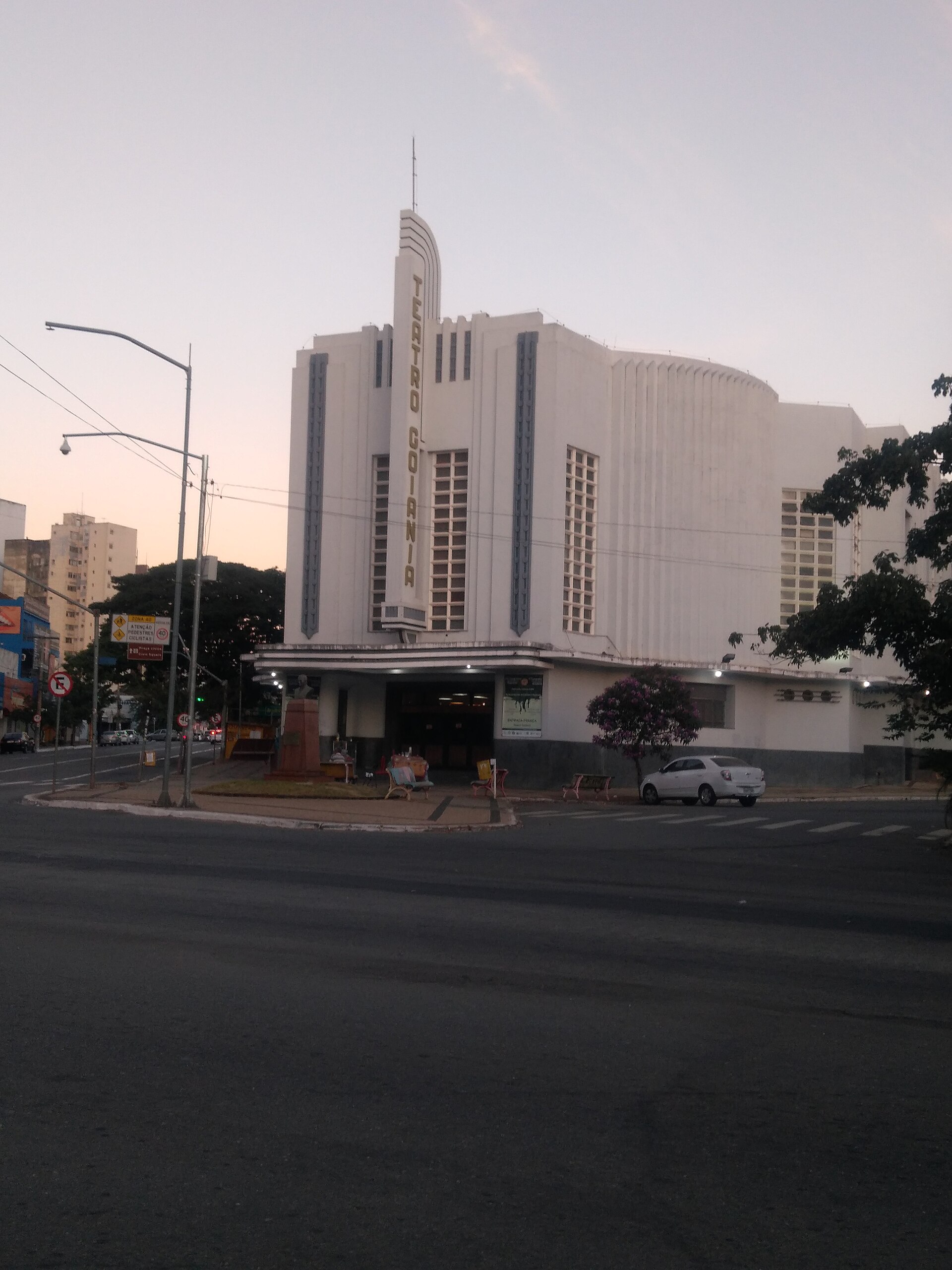 Imagem de referência de Teatro Goiânia, descrito nos dados abertos como teatro em Goiânia, Goiás