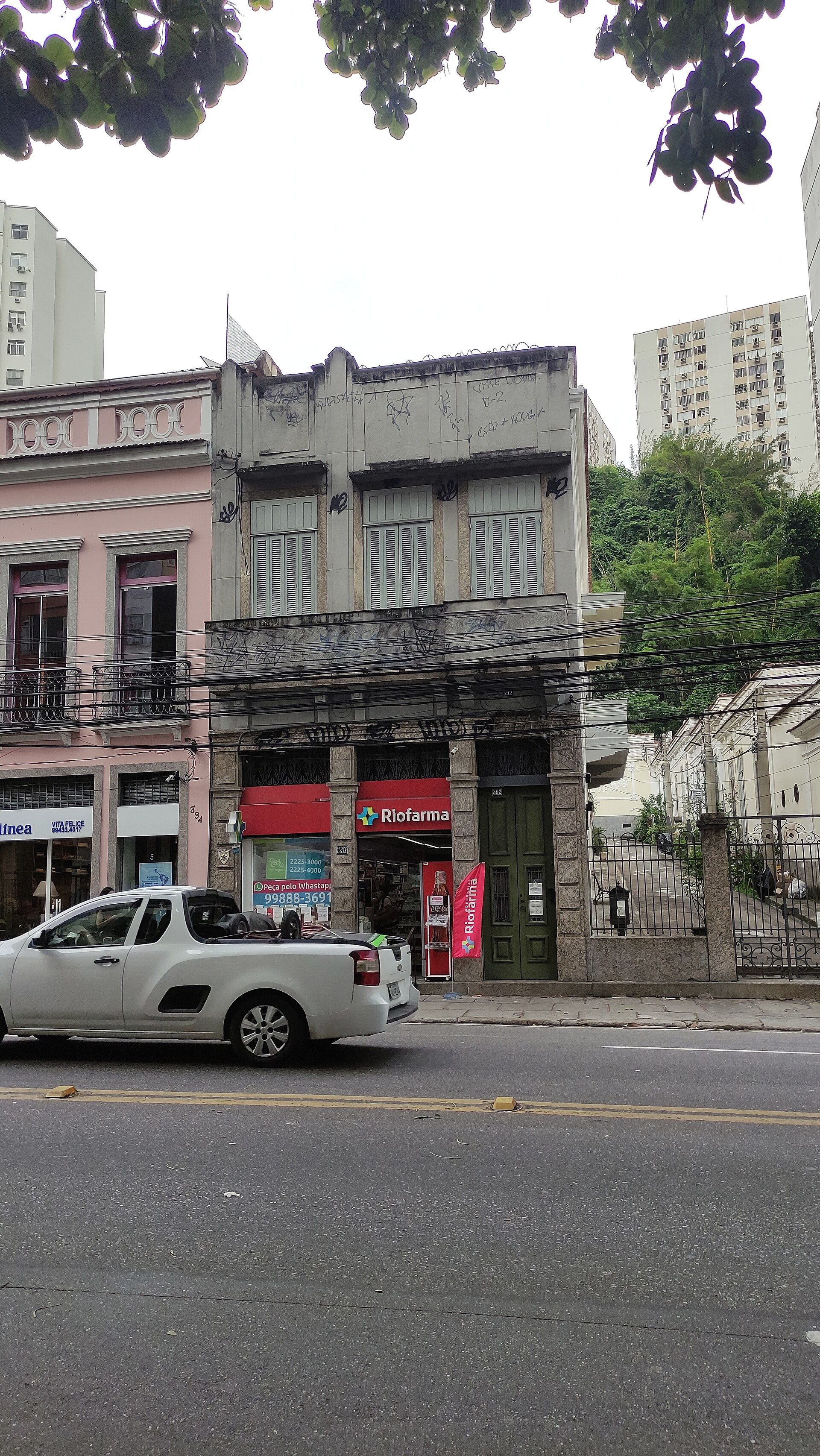 Imagem de referência de Edifício à rua das Laranjeiras, nº 392, descrito nos dados abertos como bem tombado pelo INEPAC na cidade do Rio de Janeiro