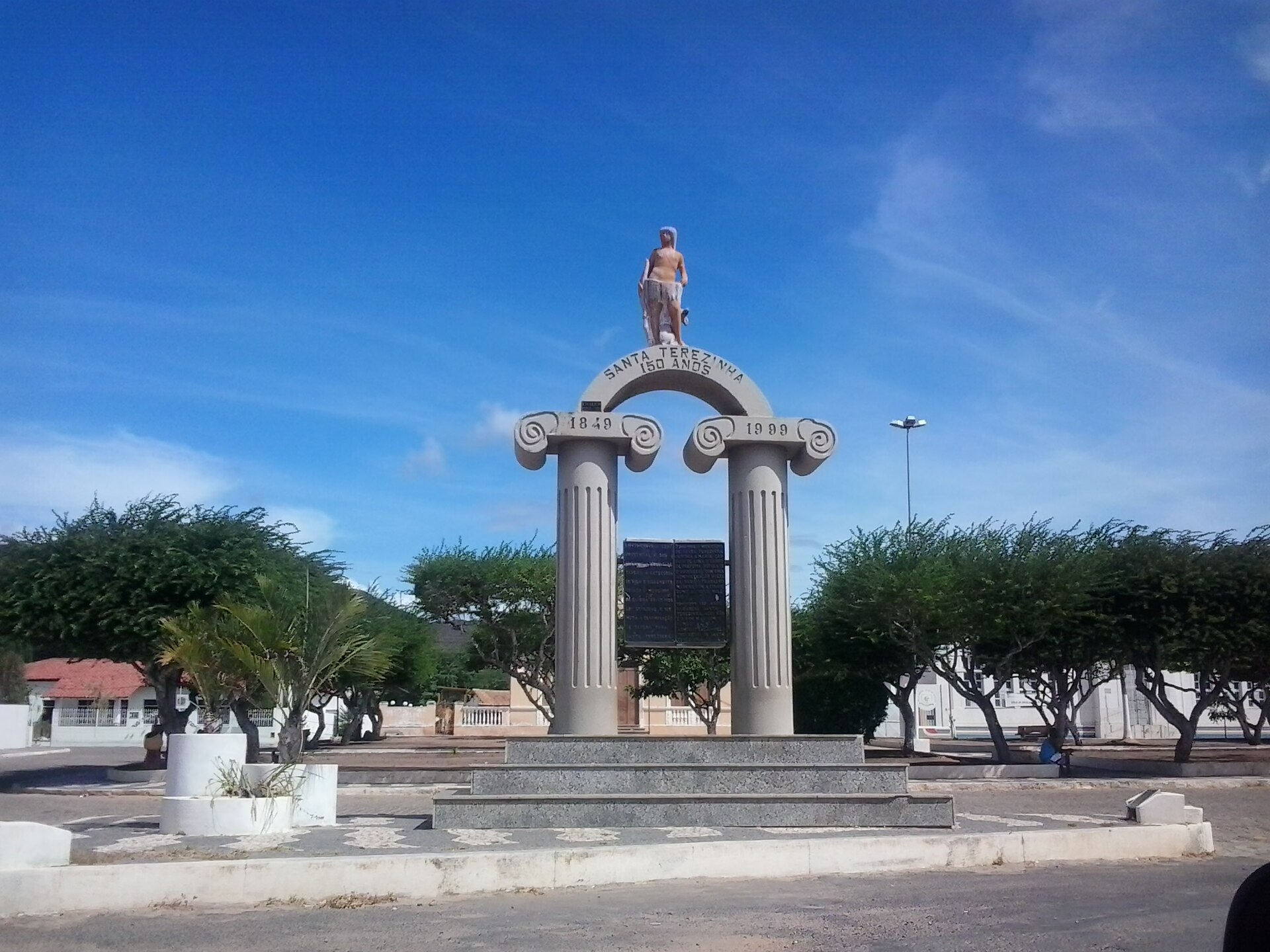 Imagem de referência de Santa Teresinha, descrito nos dados abertos como município do Estado da Bahia, Brasil