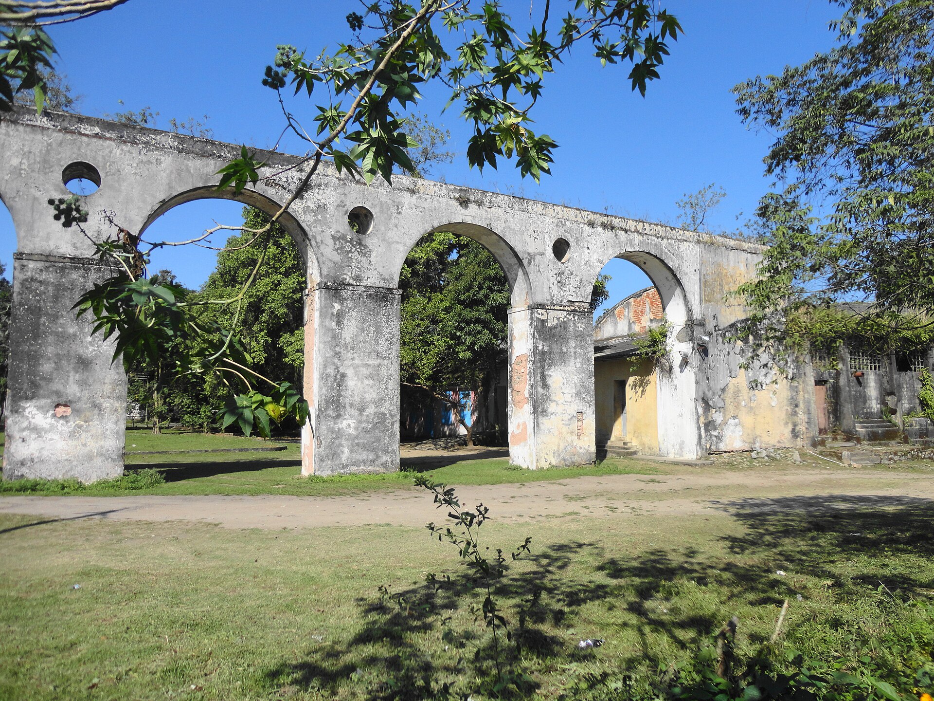 Imagem de referência de Aqueduto da Colônia Juliano Moreira, descrito nos dados abertos como patrimônio localizado no Brasil