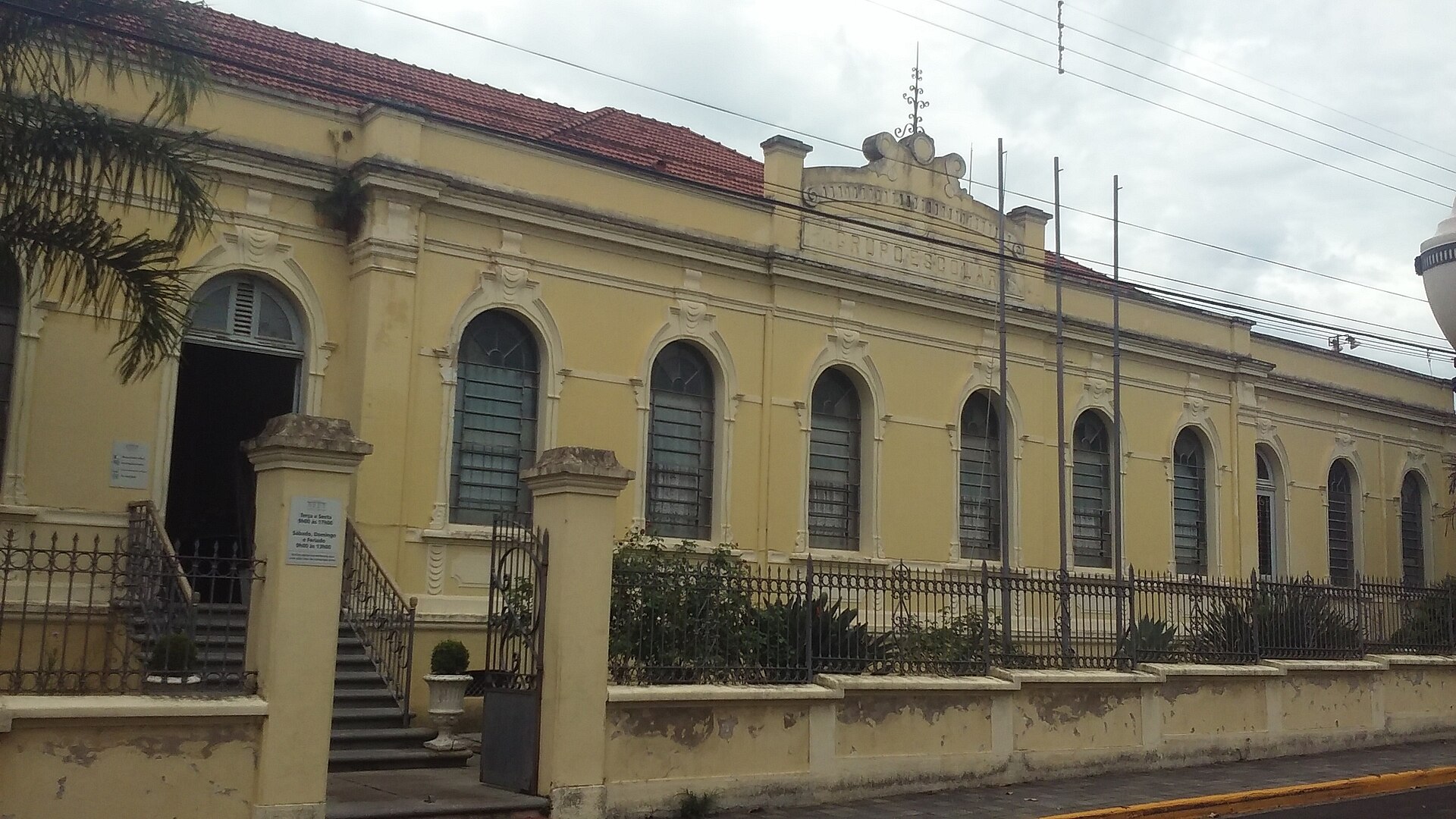 Imagem de referência de E.M.E.F. Gustavo Teixeira, descrito nos dados abertos como bem tombado pelo CONDEPHAAT na cidade de São Pedro