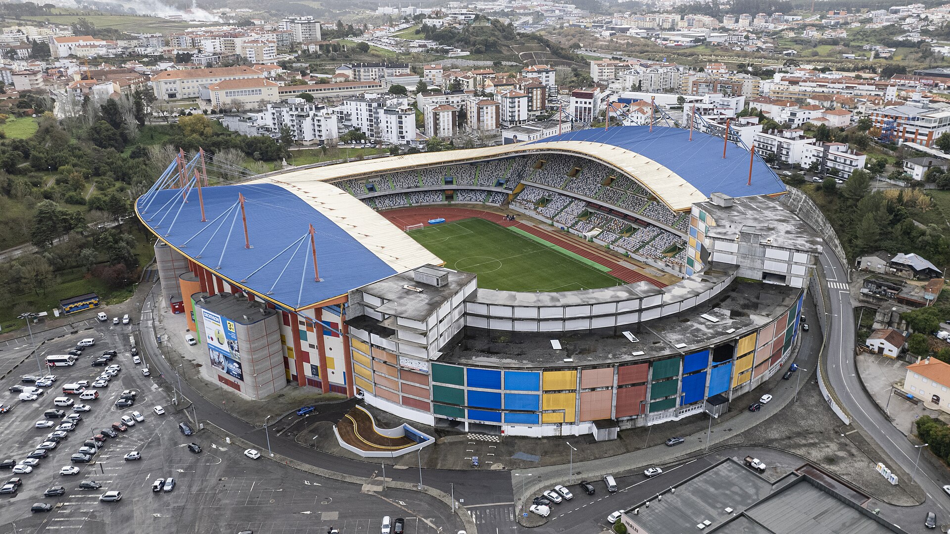 Imagem de referência de Estádio Dr. Magalhães Pessoa, descrito nos dados abertos como estádio em Leiria, Portugal