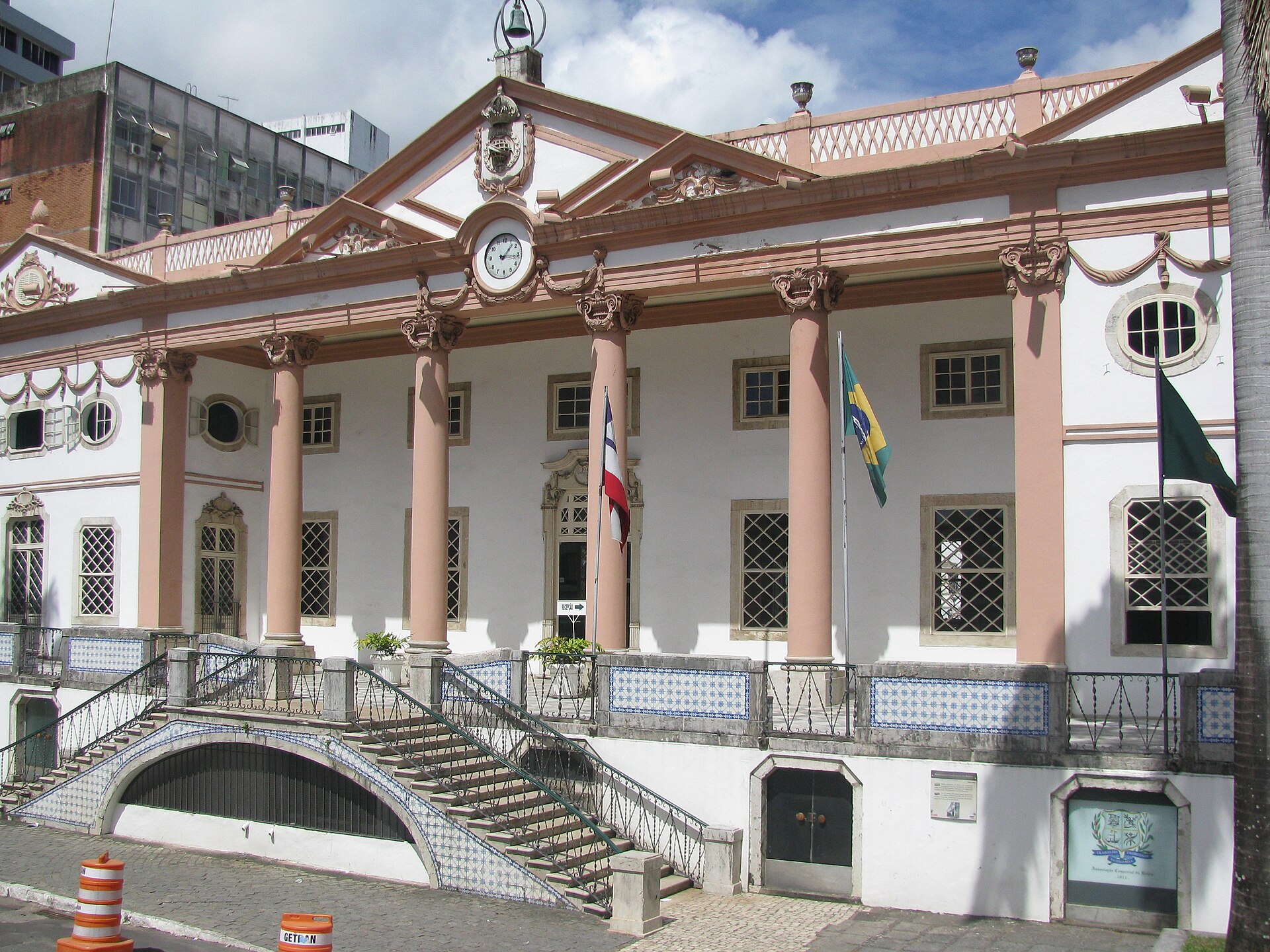 Imagem de referência de Praça Riachuelo, descrito nos dados abertos como logradouro público em Salvador, município do estado brasileiro da Bahia