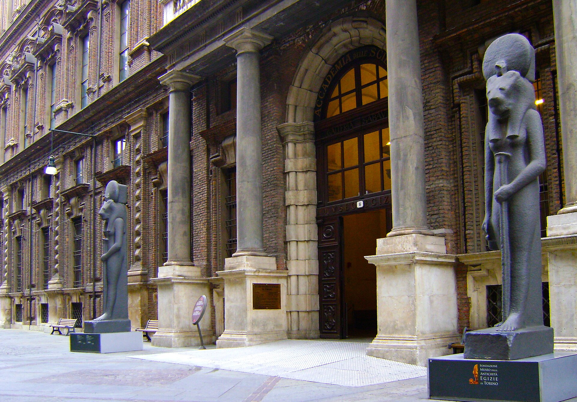 Imagem de referência de Galleria Sabauda, descrito nos dados abertos como museu de arte em Turim