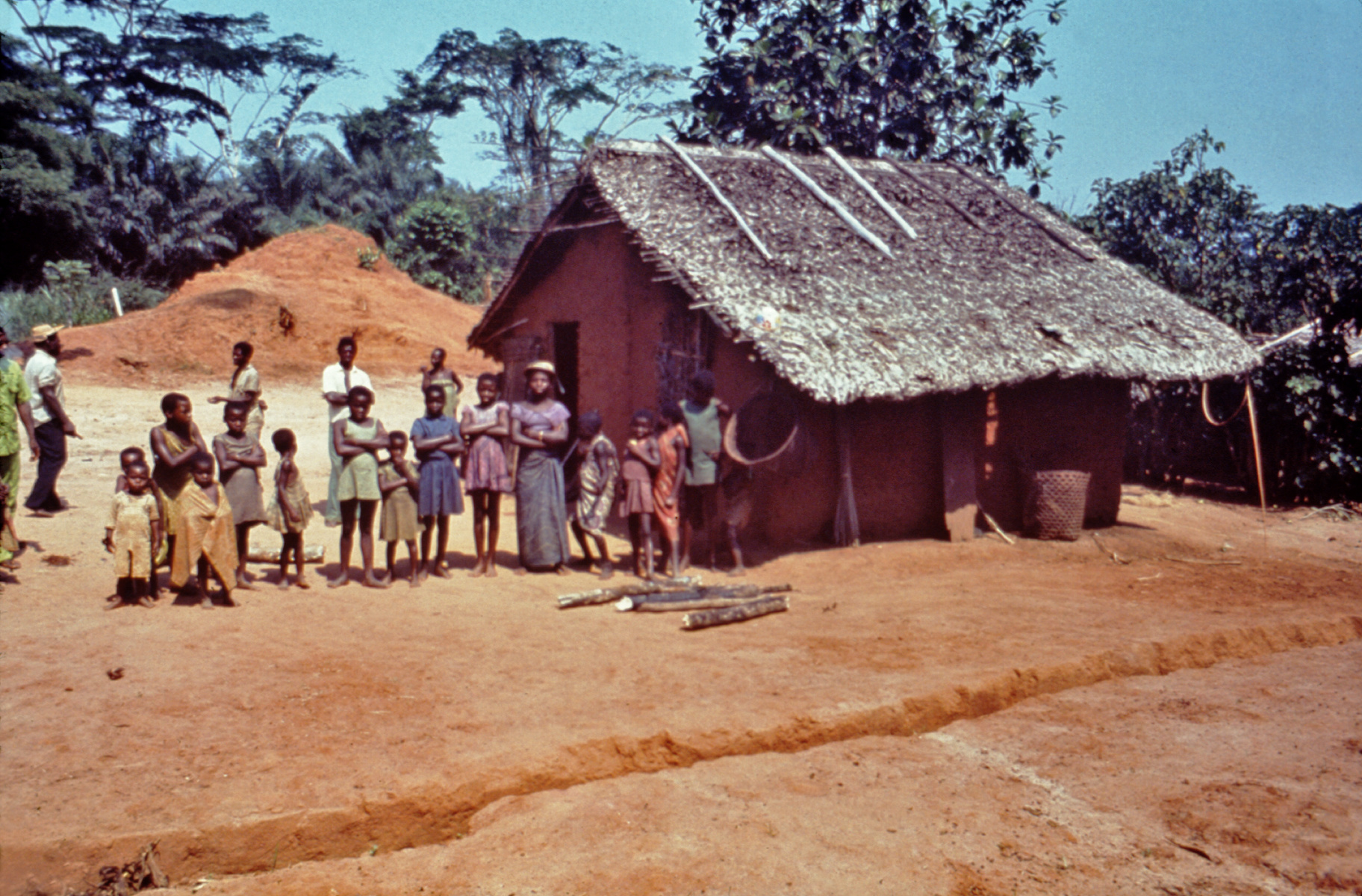 Imagem de referência relacionada a Yambuku, item descrito como vila na República Democrática do Congo