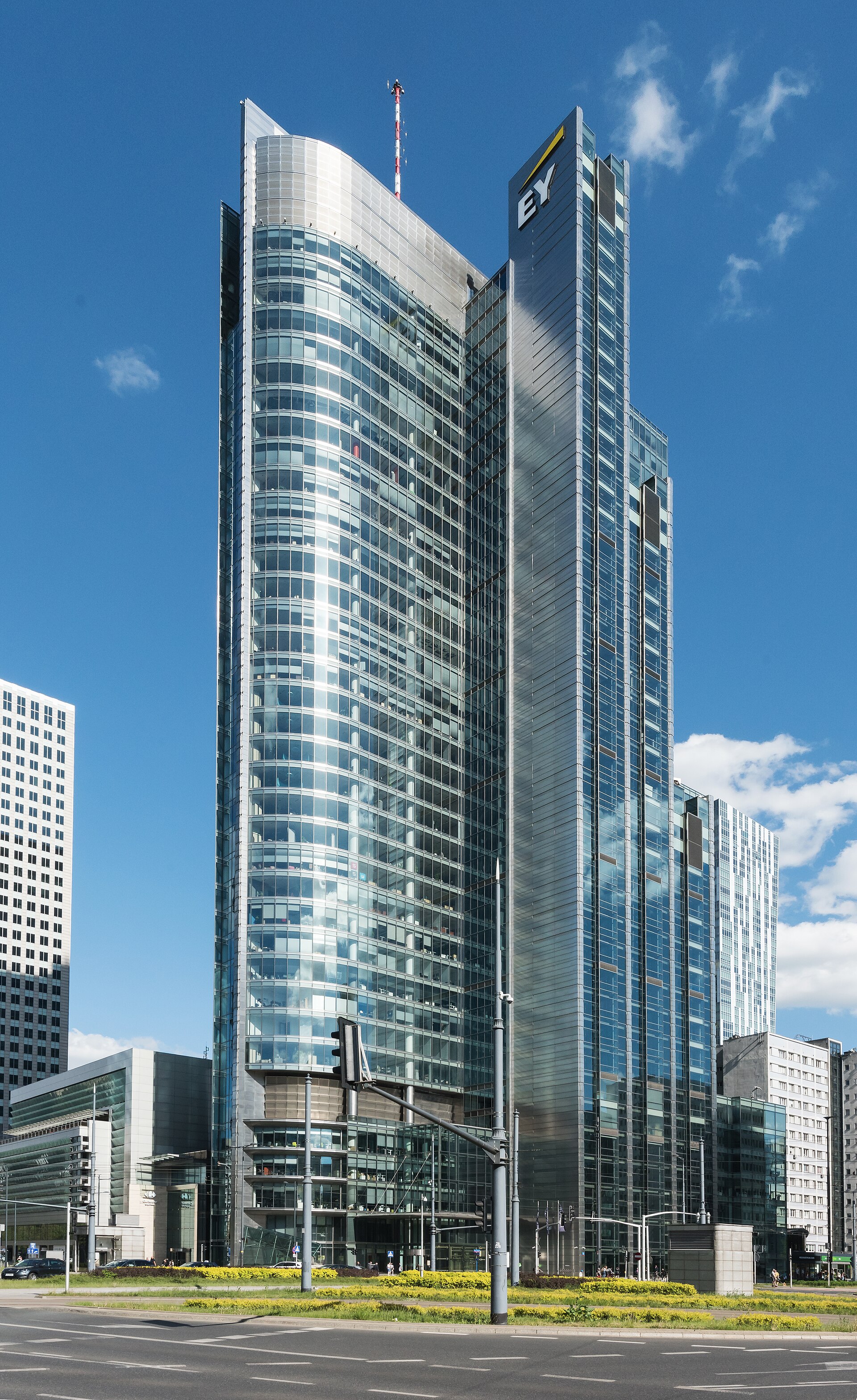 Imagem de referência de Ernst & Young, descrito nos dados abertos como rede multinacional de serviços profissionais com sede em Inglaterra