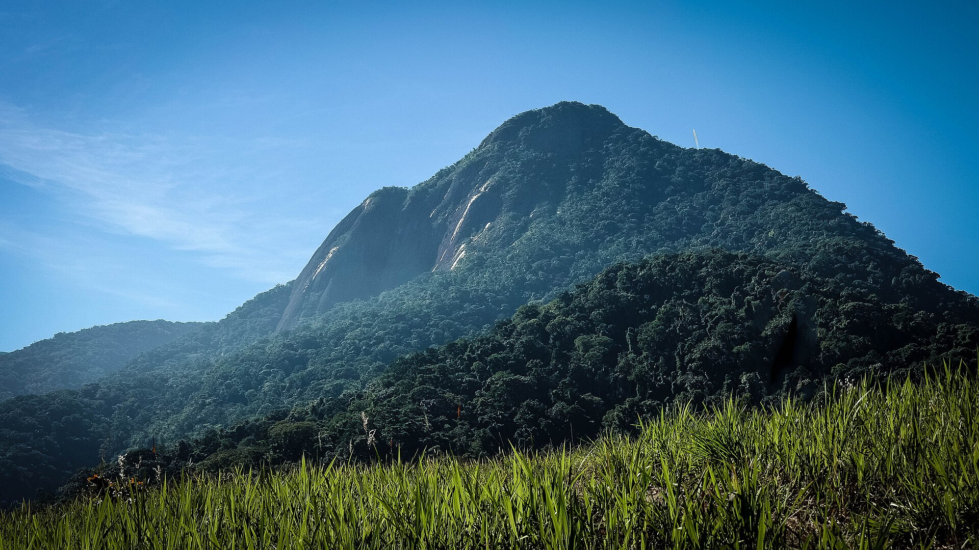 Imagem de referência de Pico do Baepi, descrito nos dados abertos como pico em Ilhabela, Brasil