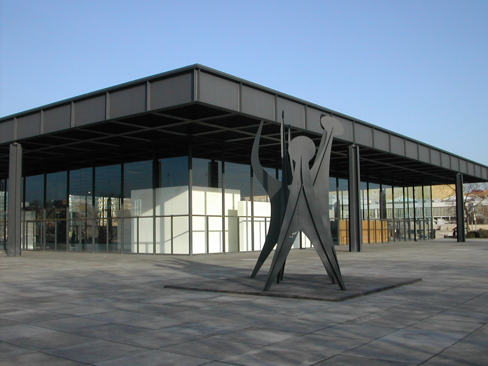 Imagem de referência de Neue Nationalgalerie, descrito nos dados abertos como museu de arte em Berlim