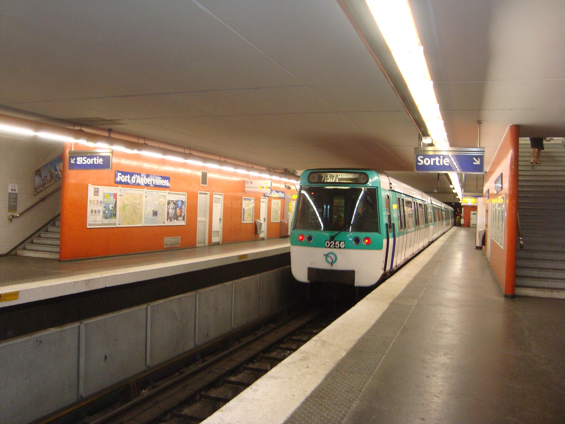 Imagem de referência de Fort d'Aubervilliers, descrito nos dados abertos como estação do Metropolitano de Paris