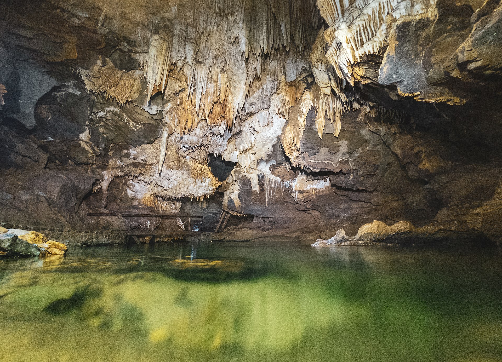 Imagem de referência de Caverna Santana, descrito nos dados abertos como a maior caverna do PETAR (Iporanga - SP, Brasil)