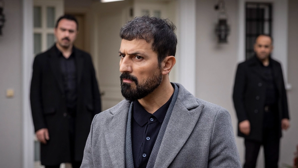 Behnam é o grande antagonista da nova temporada de Meu Nome é Farah — Foto: Reprodução/Netflix