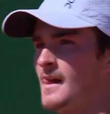 João Fonseca durante vitória sobre Matteo Berrettini no Masters 1000 de Monte Carlo - Foto: Reprodução/TennisTV/Captura de tela da transmissão / Esporte News Mundo