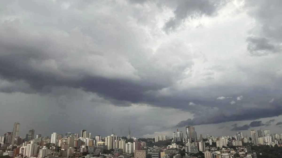 Com chance de tornado, SP pode ter ventos de 100 km/h e granizo