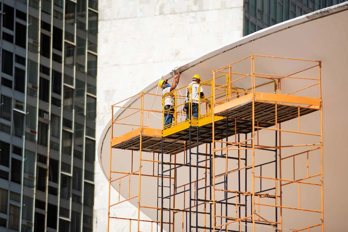 Imagem colorida de construcao civil mao de obra trabalho reforma serviço especializado
