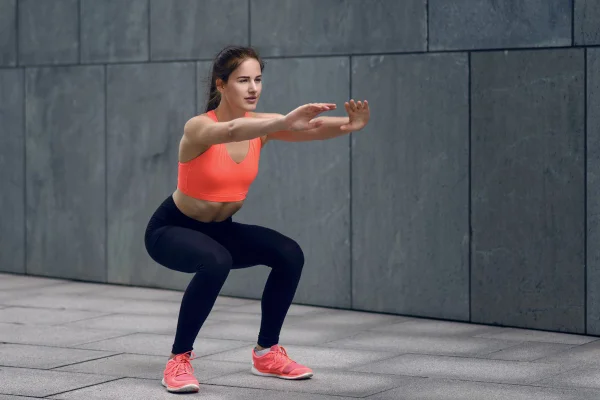 Dores articulares: 3 exercícios para fazer em casa e aliviar o desconforto