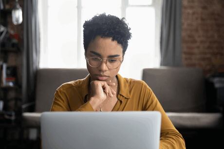 Pensamento crítico na era da inteligência artificial: 7 dicas para desenvolver essa habilidade